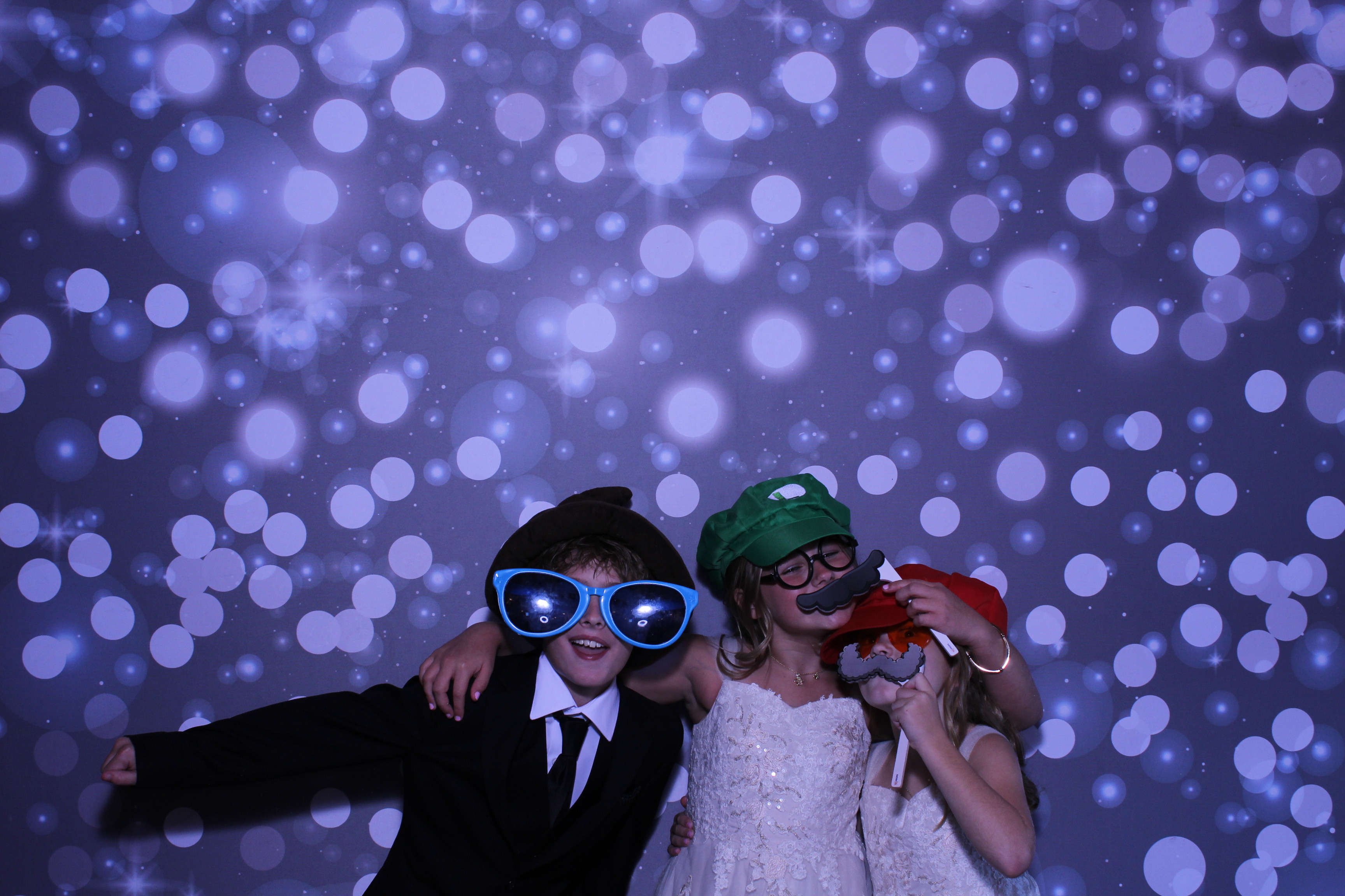 Emily & Taylor | View more photos from the event at gallery.photoboothcincy.com/u/PhotoBoothCincy/Emily-Taylor