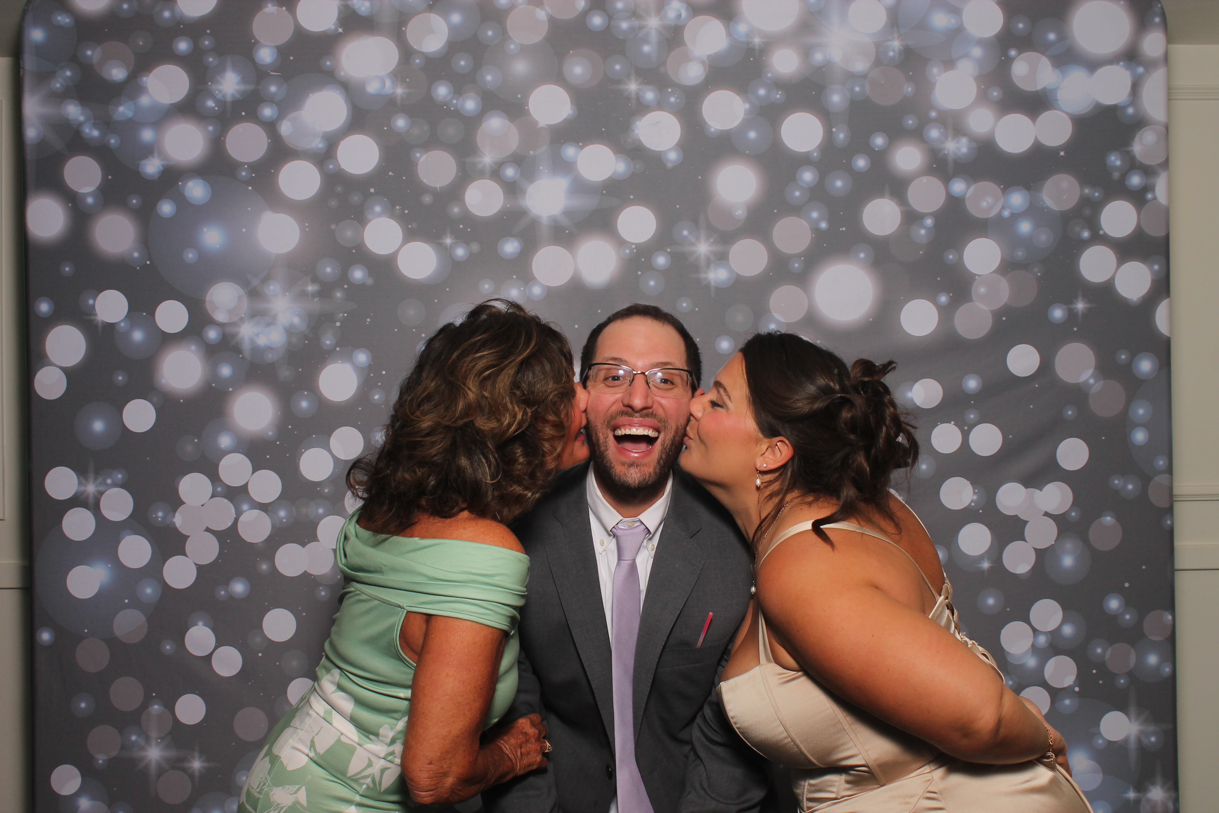Erin Perelstine Reception | View more photos from the event at gallery.photoboothcincy.com/u/PhotoBoothCincy/Erin-Perelstine-Reception