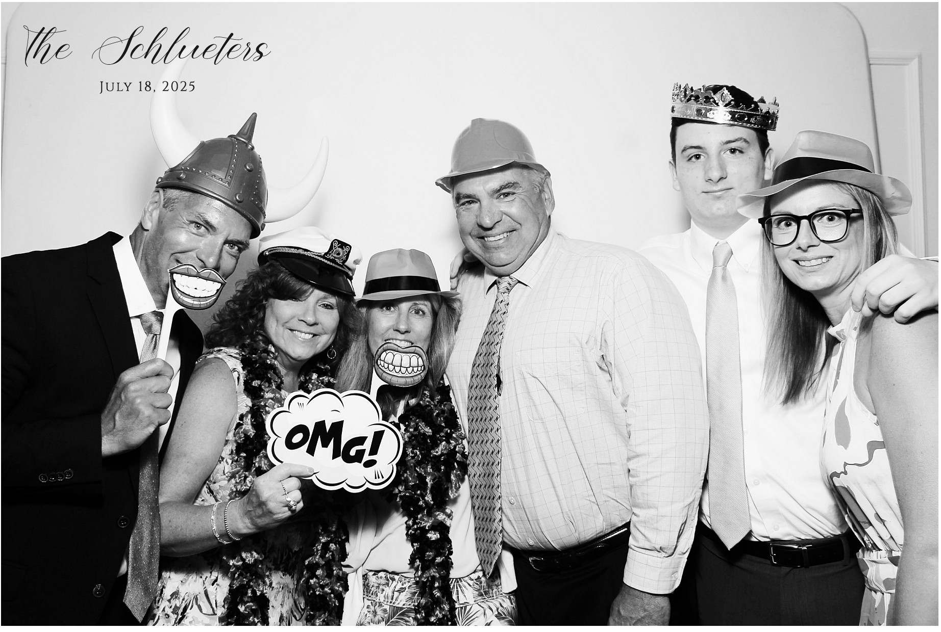 Erin & Tim | View more photos from the event at gallery.photoboothcincy.com/u/PhotoBoothCincy/Erin-Tim