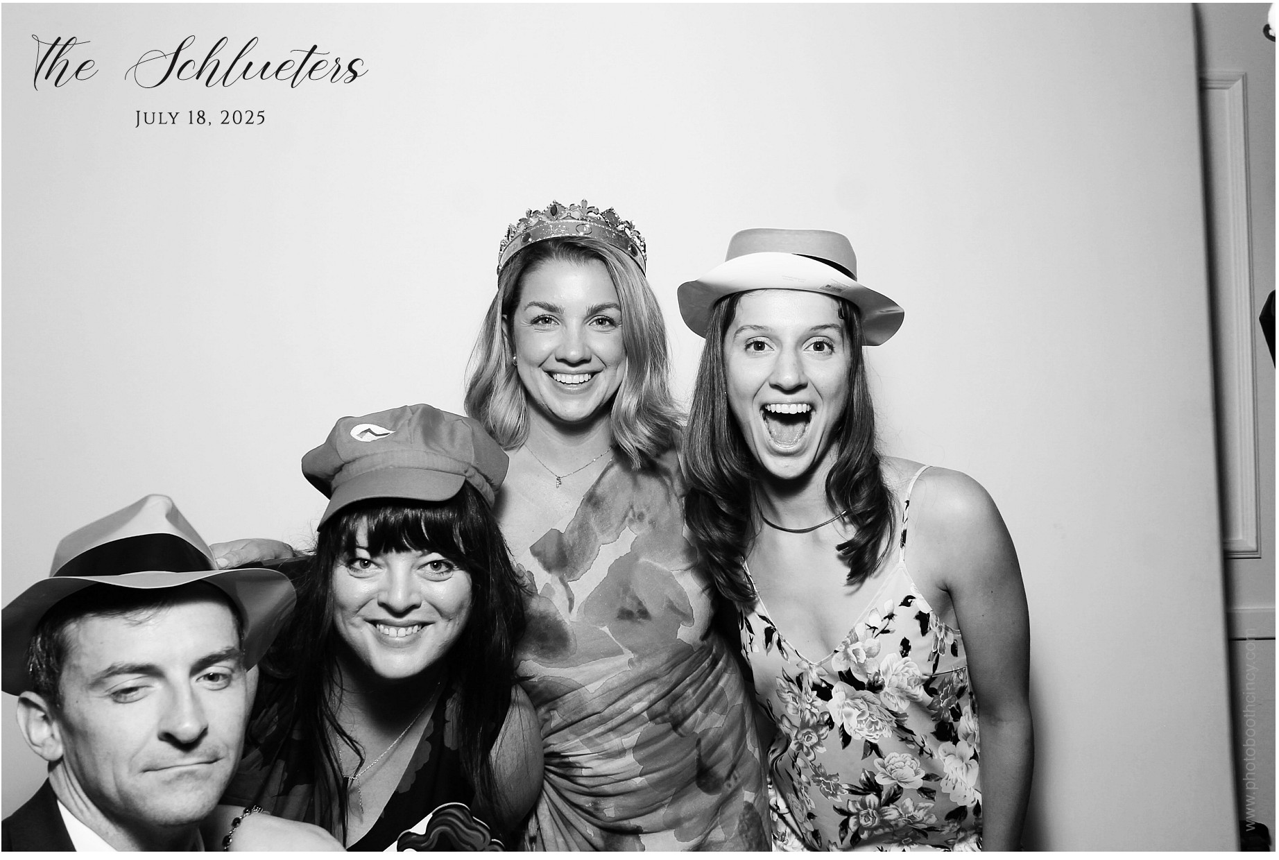 Erin & Tim | View more photos from the event at gallery.photoboothcincy.com/u/PhotoBoothCincy/Erin-Tim