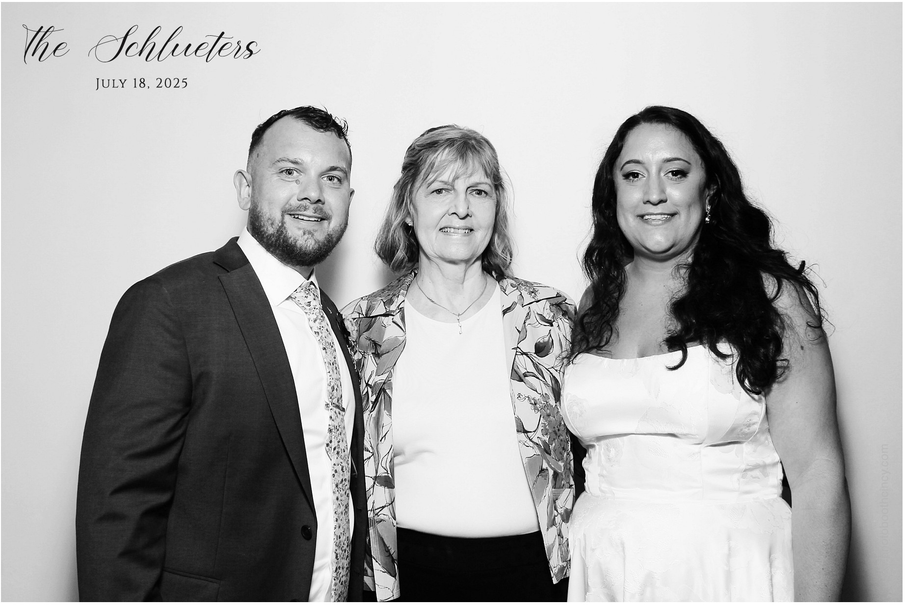 Erin & Tim | View more photos from the event at gallery.photoboothcincy.com/u/PhotoBoothCincy/Erin-Tim