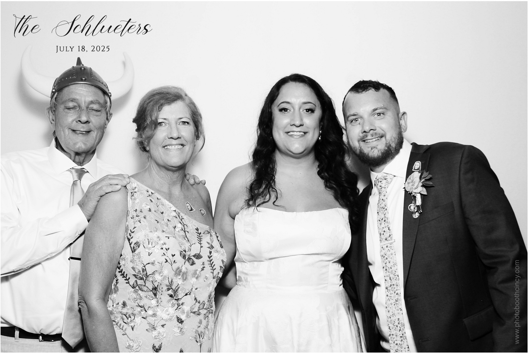 Erin & Tim | View more photos from the event at gallery.photoboothcincy.com/u/PhotoBoothCincy/Erin-Tim