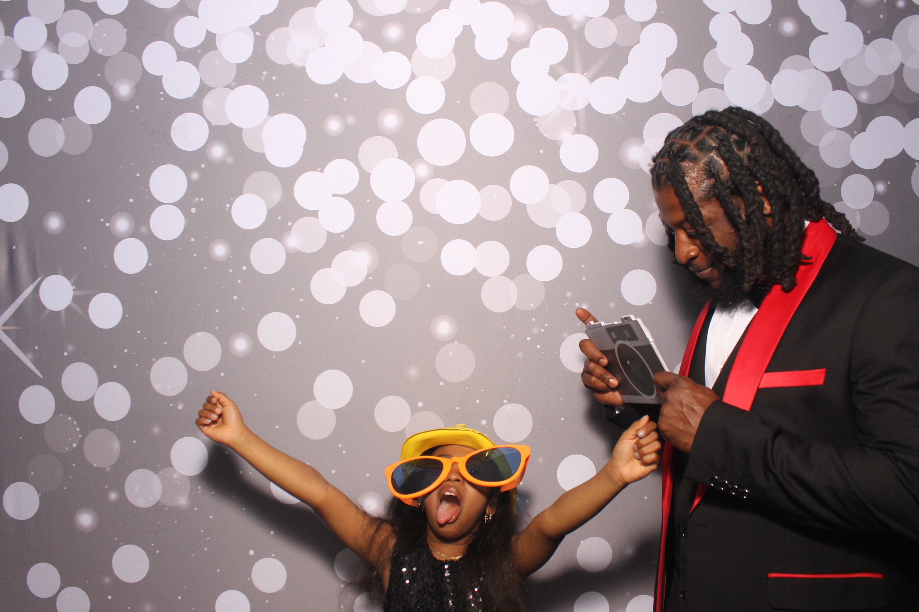 Father Daughter Cupcake Prom | View more photos from the event at gallery.photoboothcincy.com/u/PhotoBoothCincy/Father-Daughter-Cupcake-Prom-1