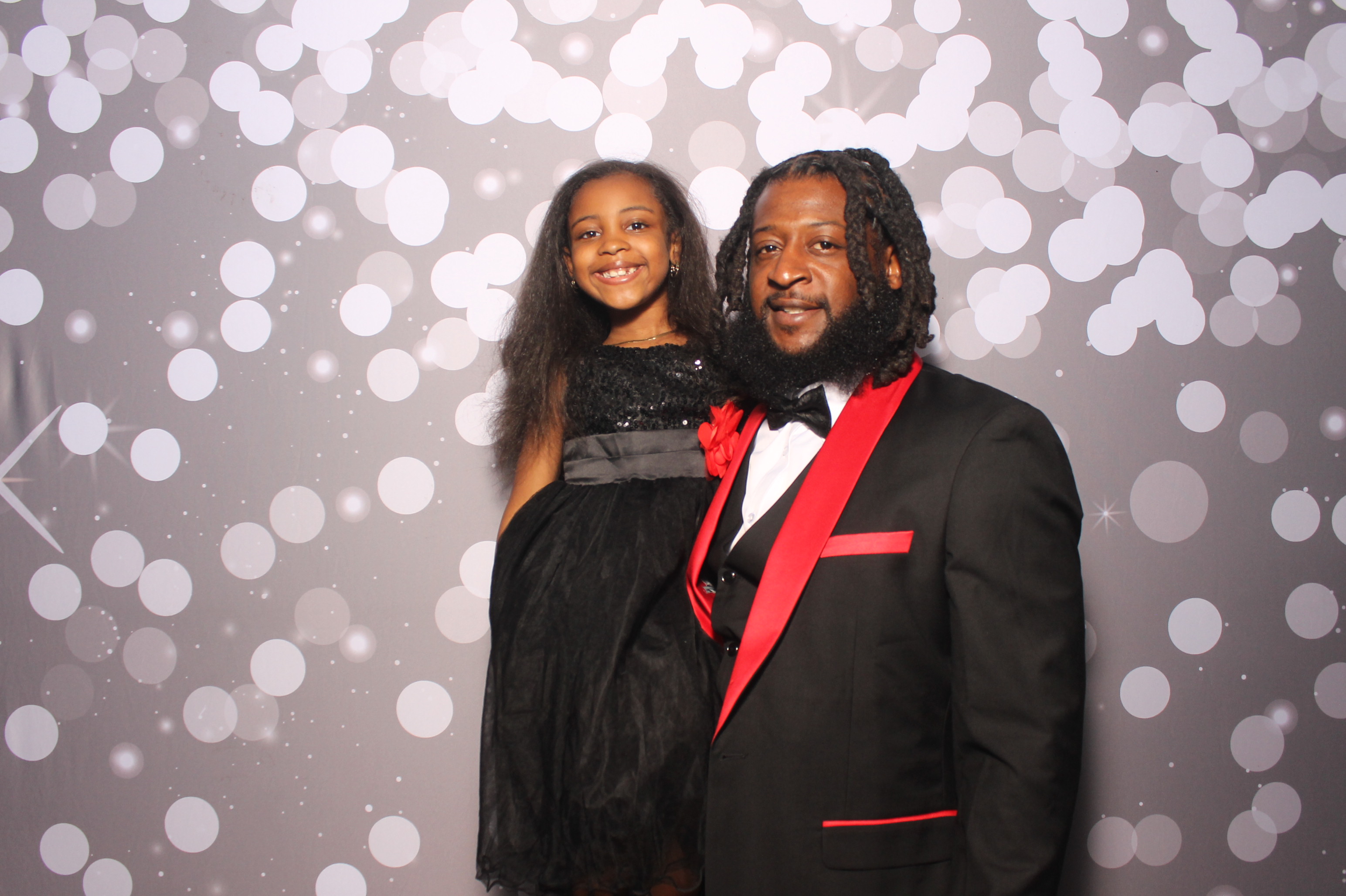 Father Daughter Cupcake Prom | View more photos from the event at gallery.photoboothcincy.com/u/PhotoBoothCincy/Father-Daughter-Cupcake-Prom-1