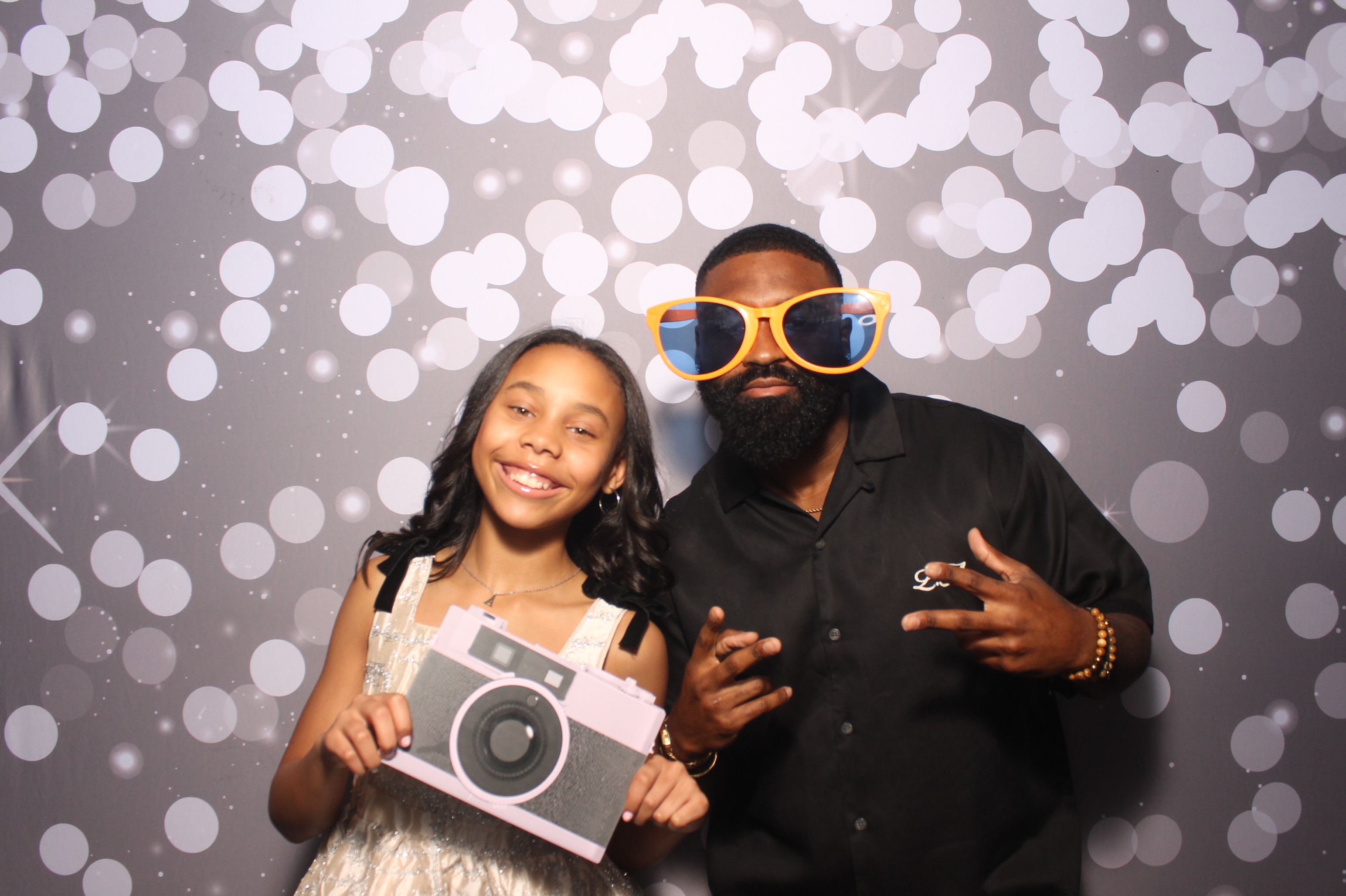 Father Daughter Cupcake Prom | View more photos from the event at gallery.photoboothcincy.com/u/PhotoBoothCincy/Father-Daughter-Cupcake-Prom-1