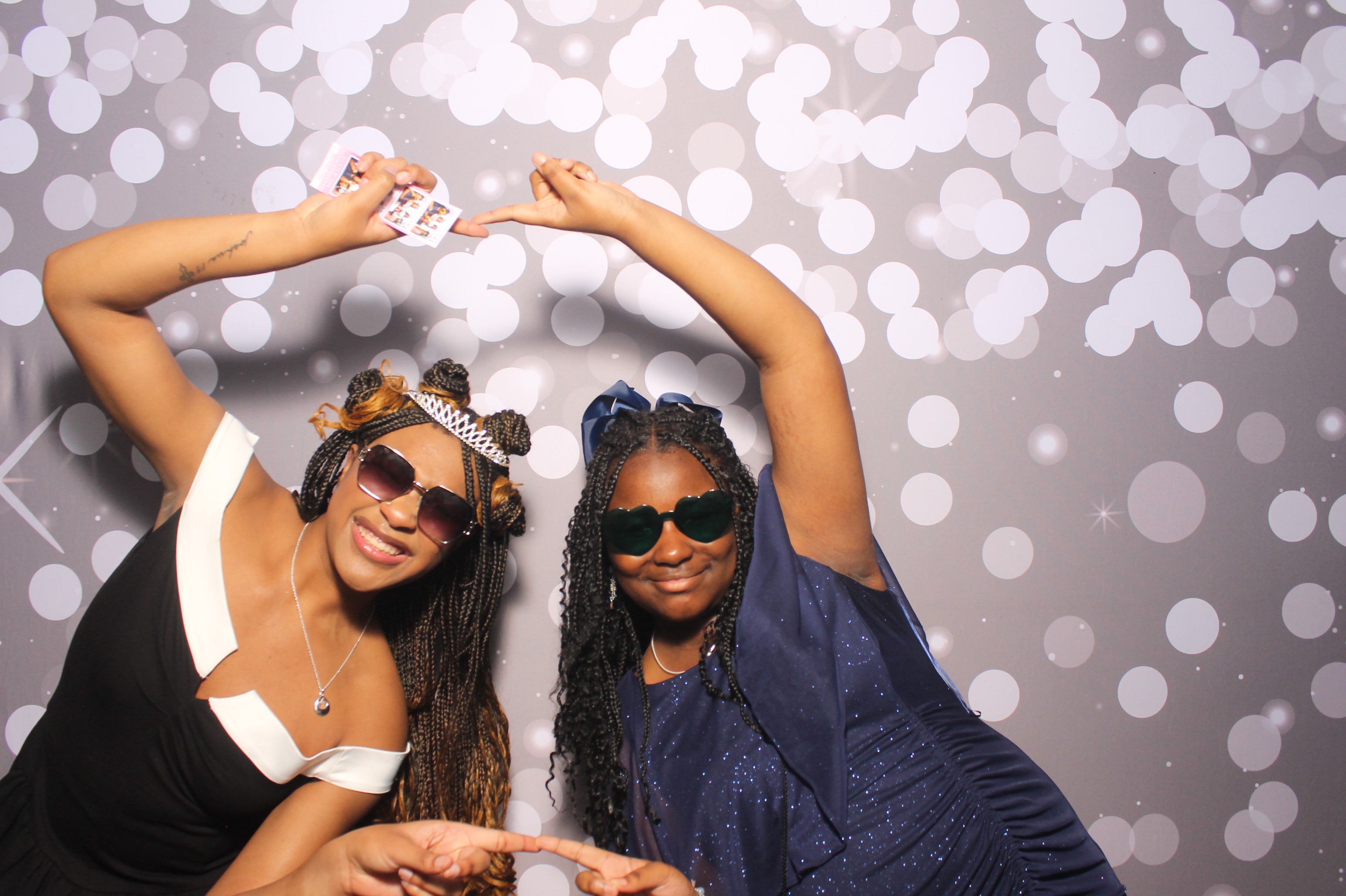 Father Daughter Cupcake Prom | View more photos from the event at gallery.photoboothcincy.com/u/PhotoBoothCincy/Father-Daughter-Cupcake-Prom-1