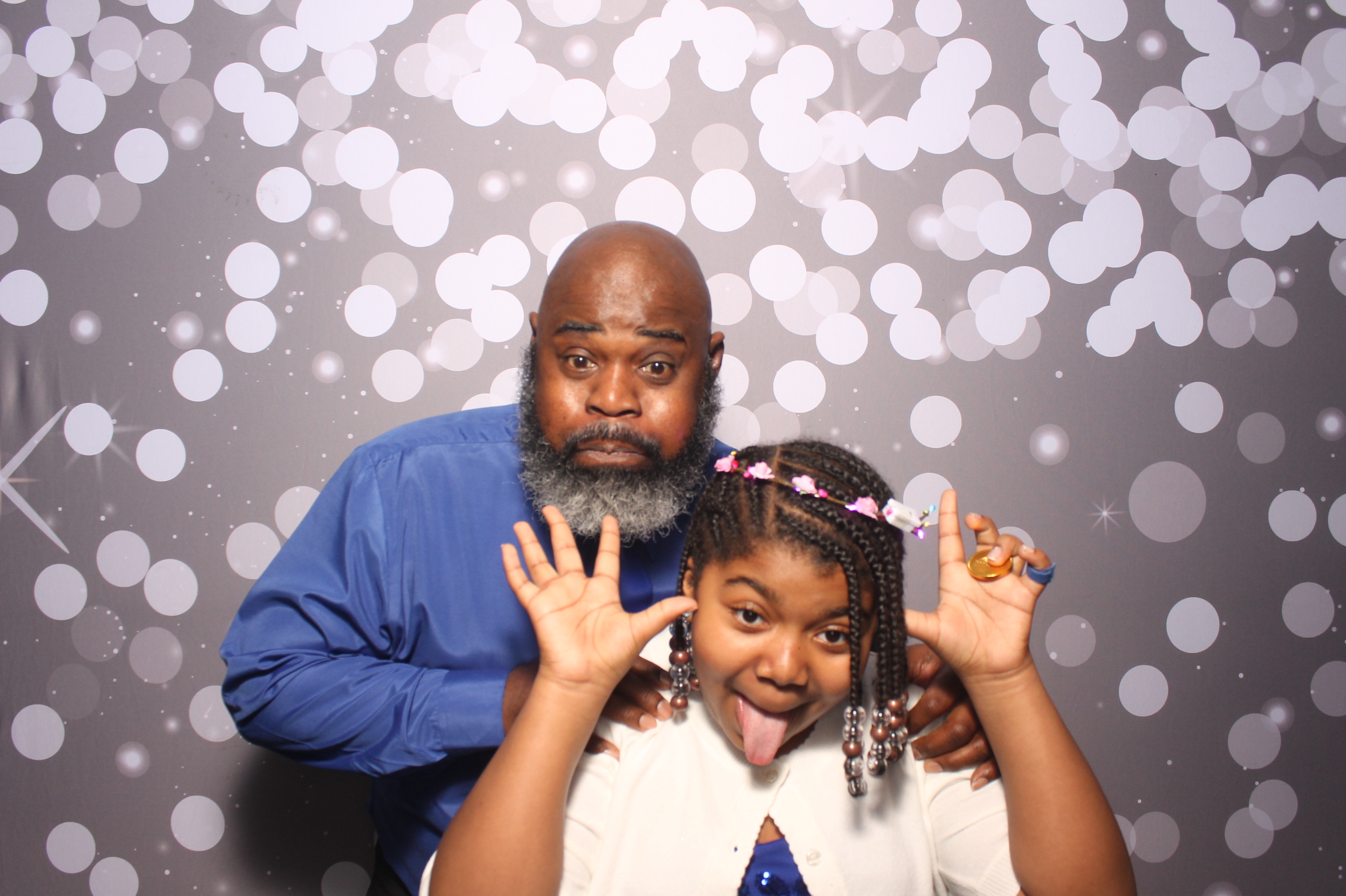 Father Daughter Cupcake Prom | View more photos from the event at gallery.photoboothcincy.com/u/PhotoBoothCincy/Father-Daughter-Cupcake-Prom-1