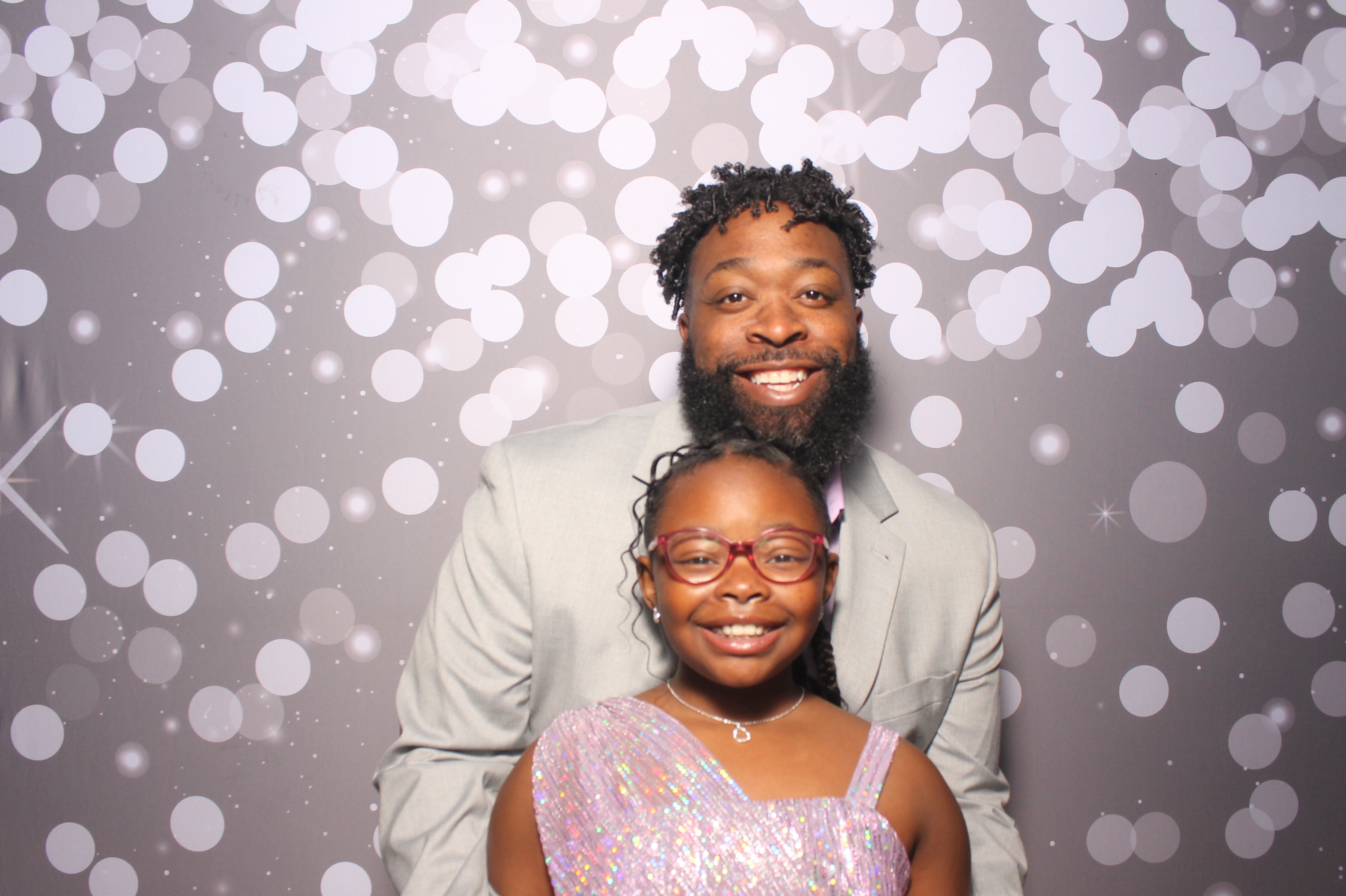 Father Daughter Cupcake Prom | View more photos from the event at gallery.photoboothcincy.com/u/PhotoBoothCincy/Father-Daughter-Cupcake-Prom-1