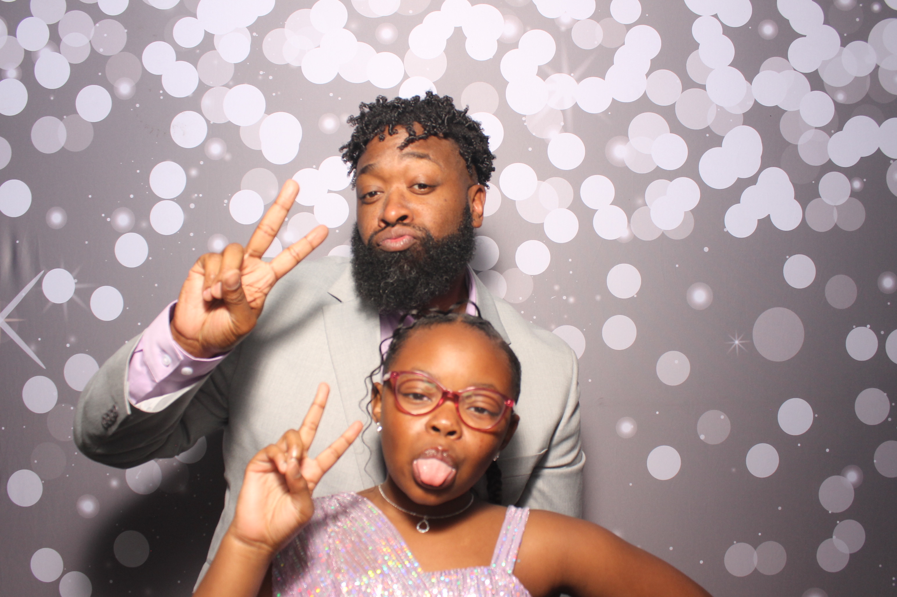 Father Daughter Cupcake Prom | View more photos from the event at gallery.photoboothcincy.com/u/PhotoBoothCincy/Father-Daughter-Cupcake-Prom-1