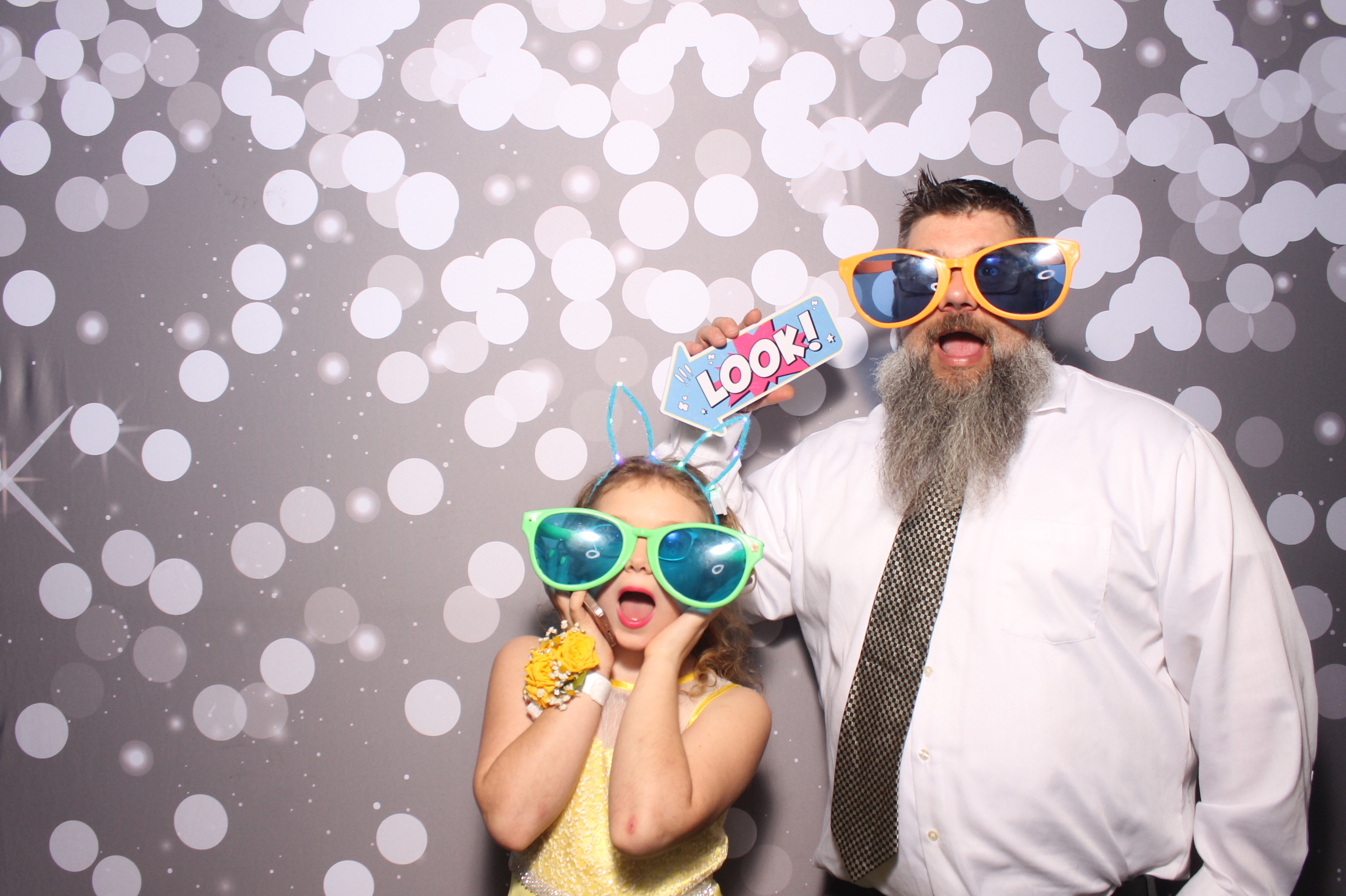 Father Daughter Cupcake Prom | View more photos from the event at gallery.photoboothcincy.com/u/PhotoBoothCincy/Father-Daughter-Cupcake-Prom-1
