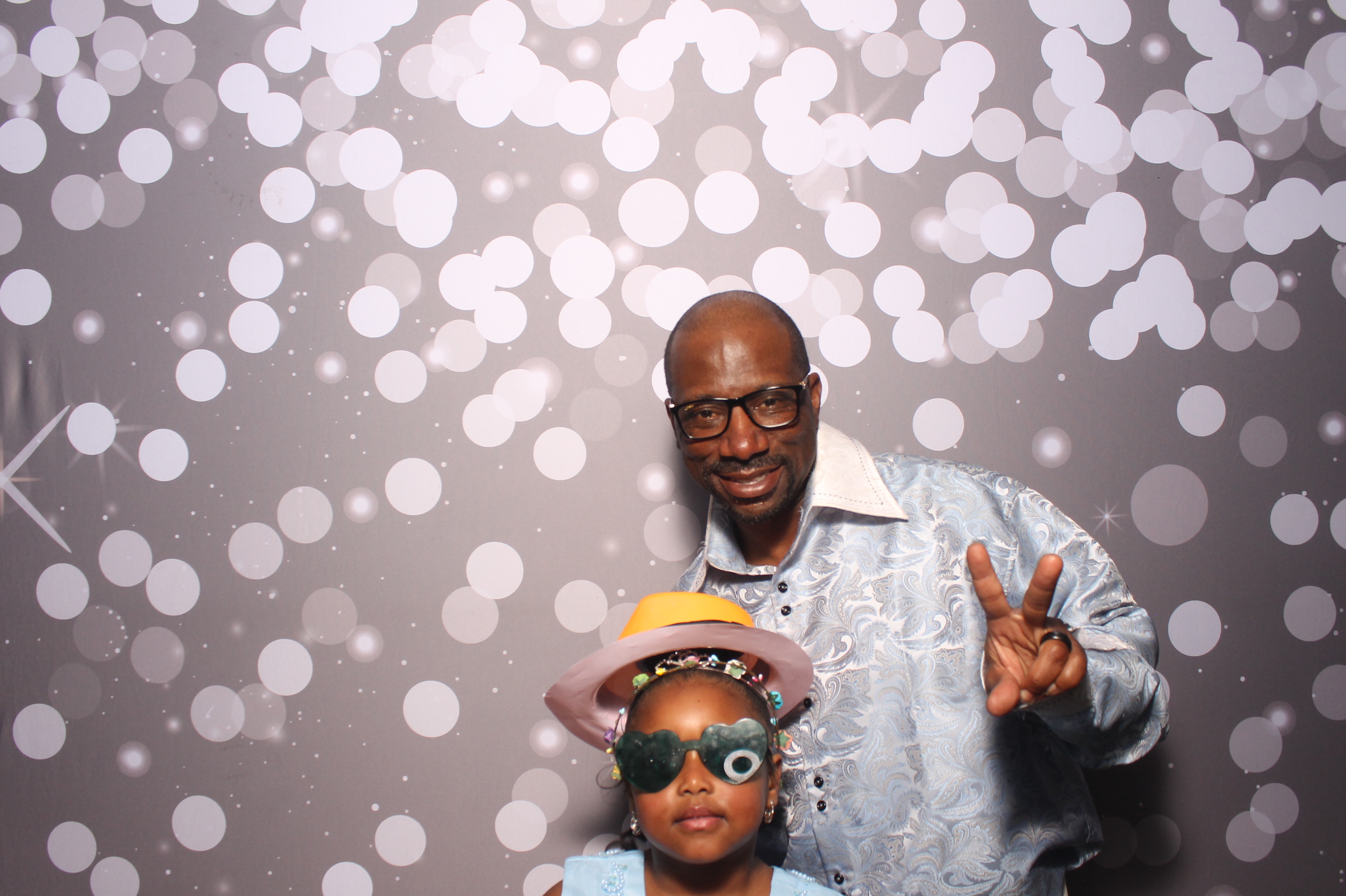 Father Daughter Cupcake Prom | View more photos from the event at gallery.photoboothcincy.com/u/PhotoBoothCincy/Father-Daughter-Cupcake-Prom-1