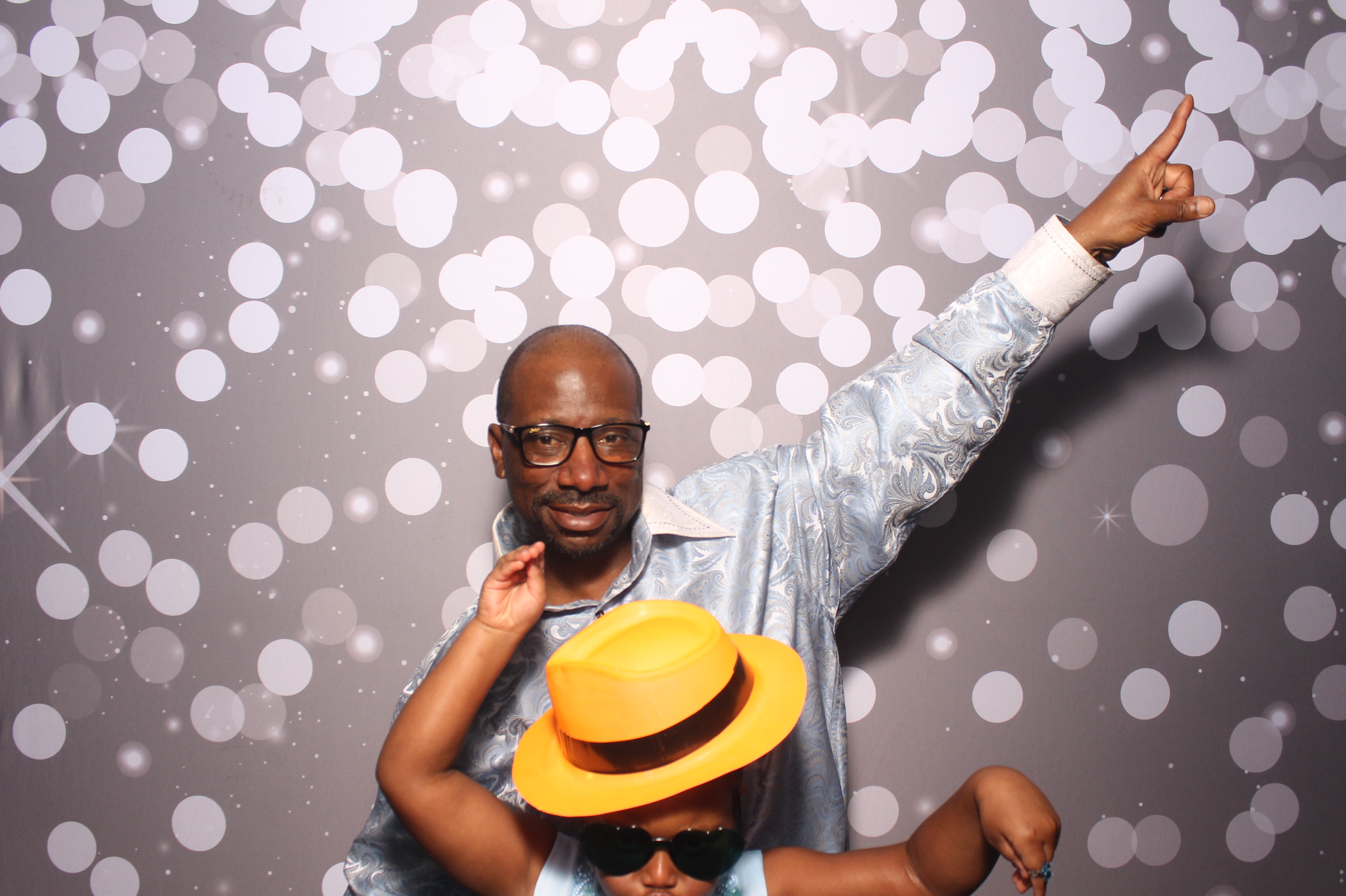 Father Daughter Cupcake Prom | View more photos from the event at gallery.photoboothcincy.com/u/PhotoBoothCincy/Father-Daughter-Cupcake-Prom-1