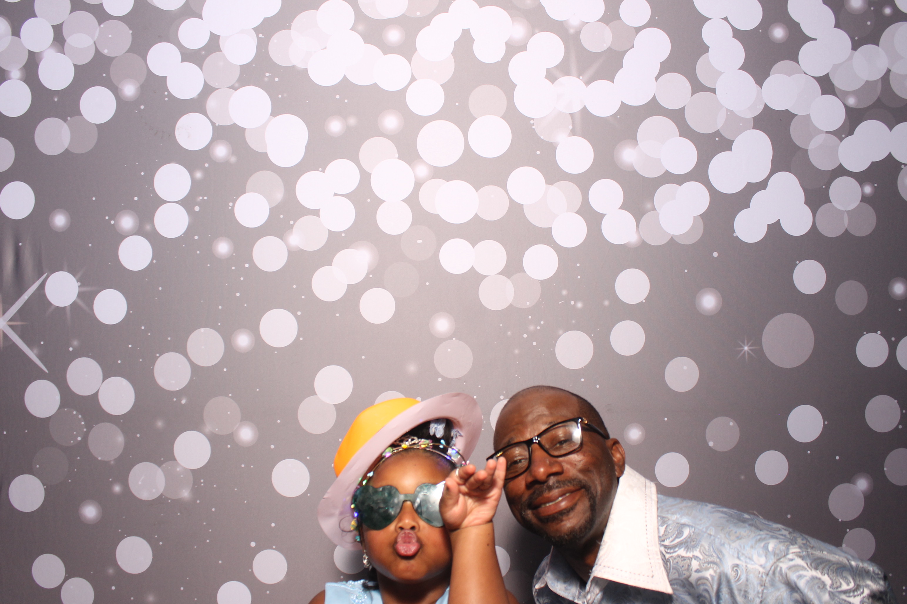 Father Daughter Cupcake Prom | View more photos from the event at gallery.photoboothcincy.com/u/PhotoBoothCincy/Father-Daughter-Cupcake-Prom-1