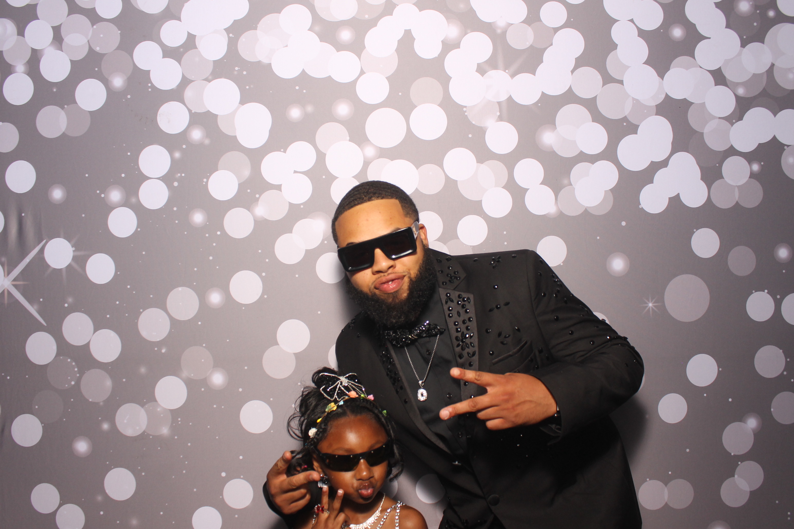 Father Daughter Cupcake Prom | View more photos from the event at gallery.photoboothcincy.com/u/PhotoBoothCincy/Father-Daughter-Cupcake-Prom-1