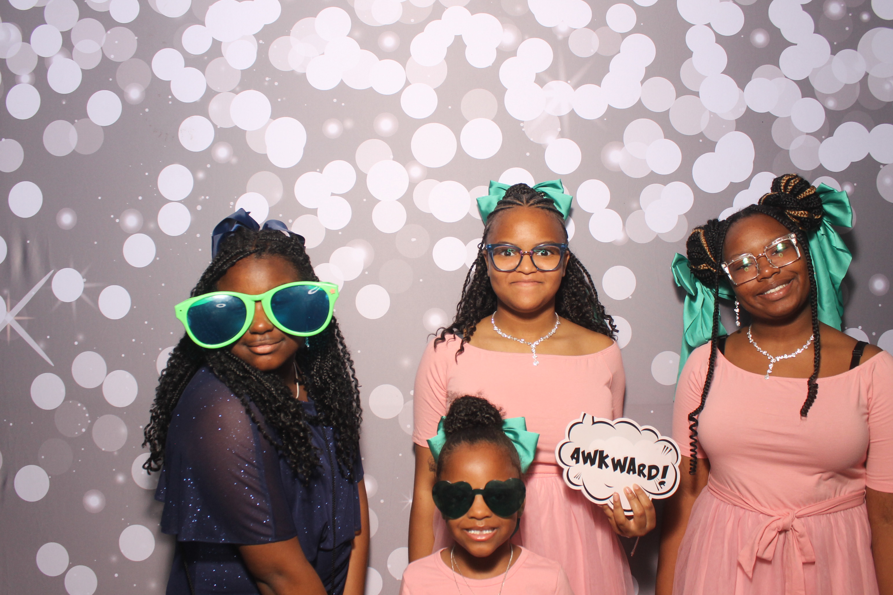 Father Daughter Cupcake Prom | View more photos from the event at gallery.photoboothcincy.com/u/PhotoBoothCincy/Father-Daughter-Cupcake-Prom-1
