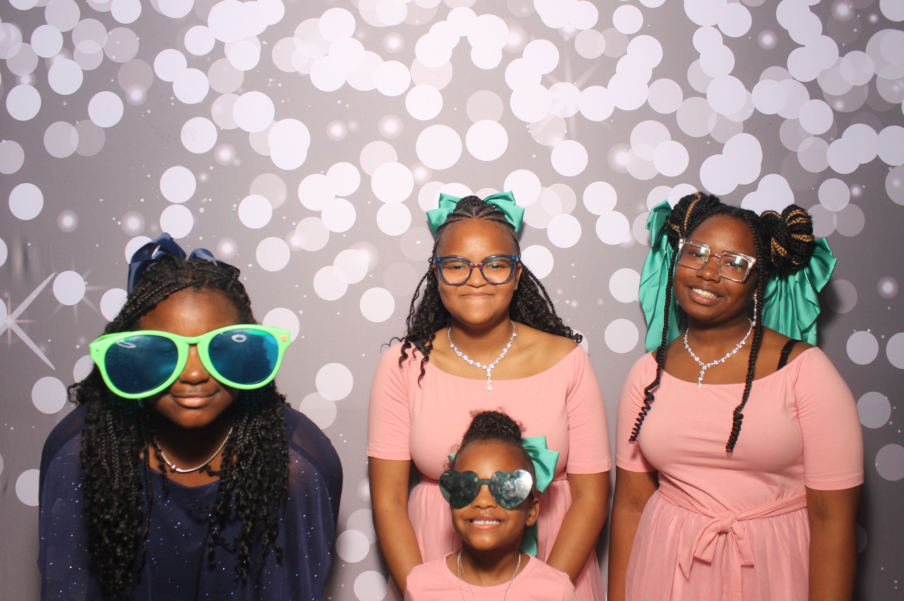 Father Daughter Cupcake Prom | View more photos from the event at gallery.photoboothcincy.com/u/PhotoBoothCincy/Father-Daughter-Cupcake-Prom-1