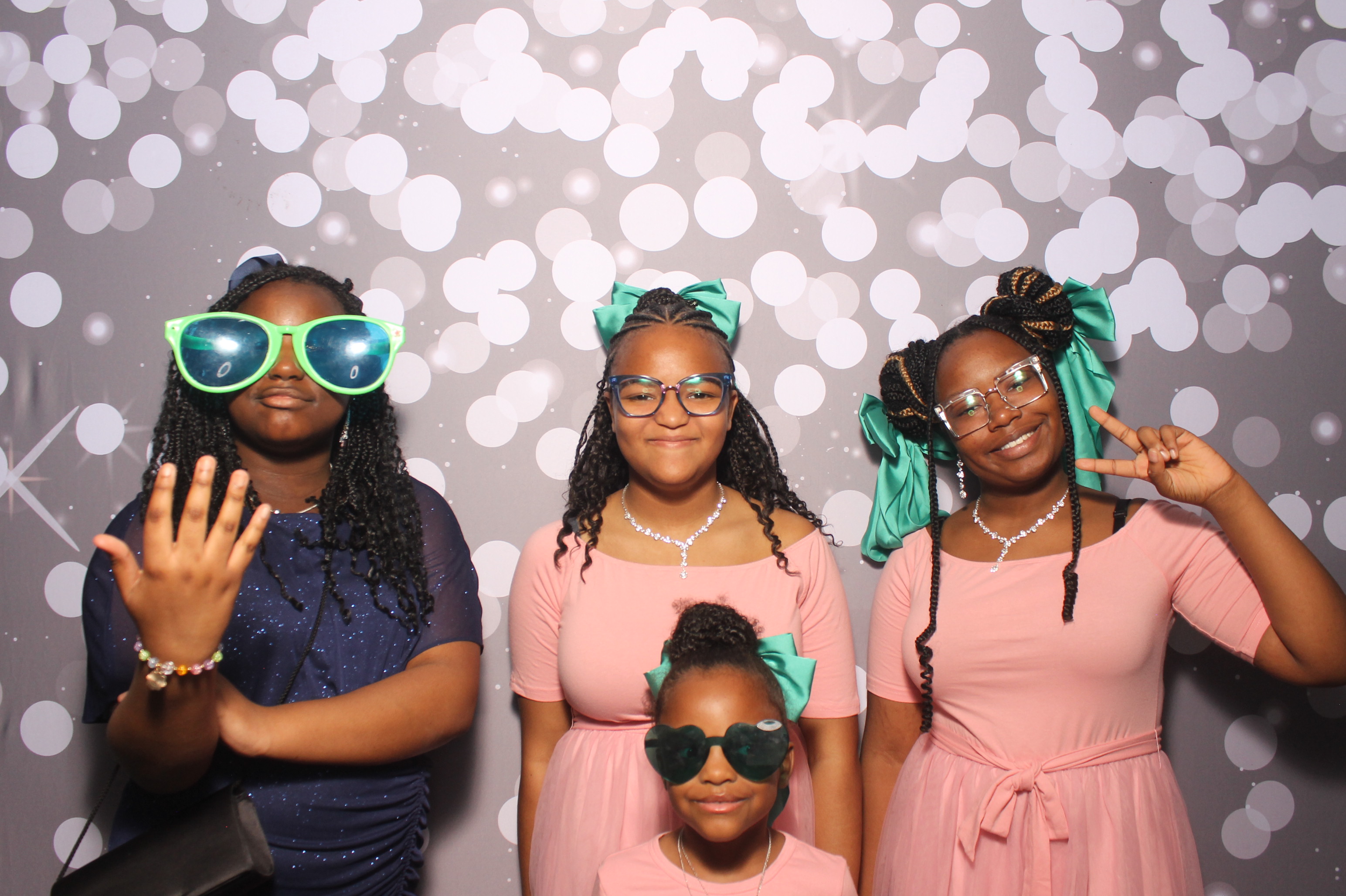 Father Daughter Cupcake Prom | View more photos from the event at gallery.photoboothcincy.com/u/PhotoBoothCincy/Father-Daughter-Cupcake-Prom-1