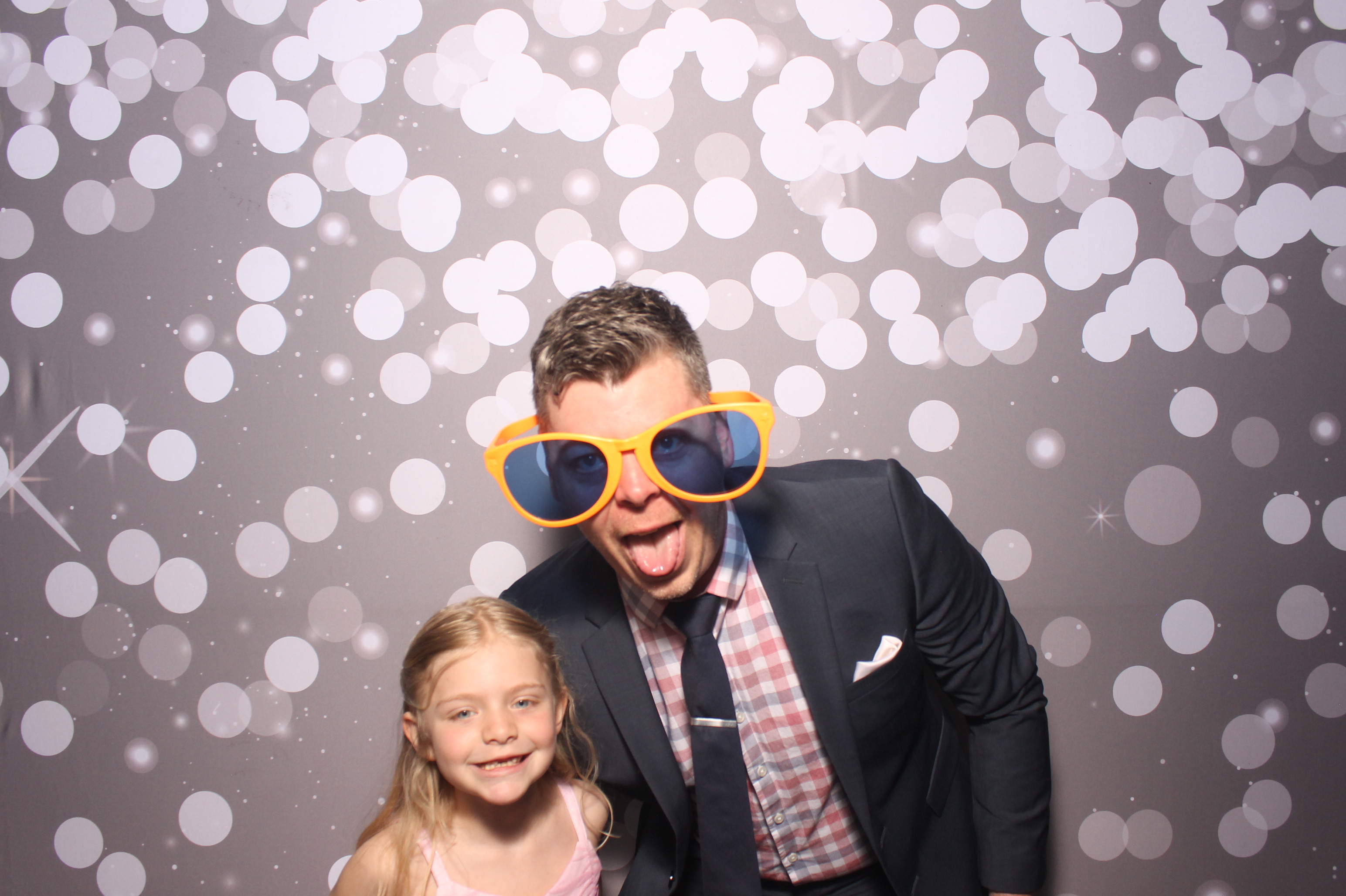 Father Daughter Cupcake Prom | View more photos from the event at gallery.photoboothcincy.com/u/PhotoBoothCincy/Father-Daughter-Cupcake-Prom-1