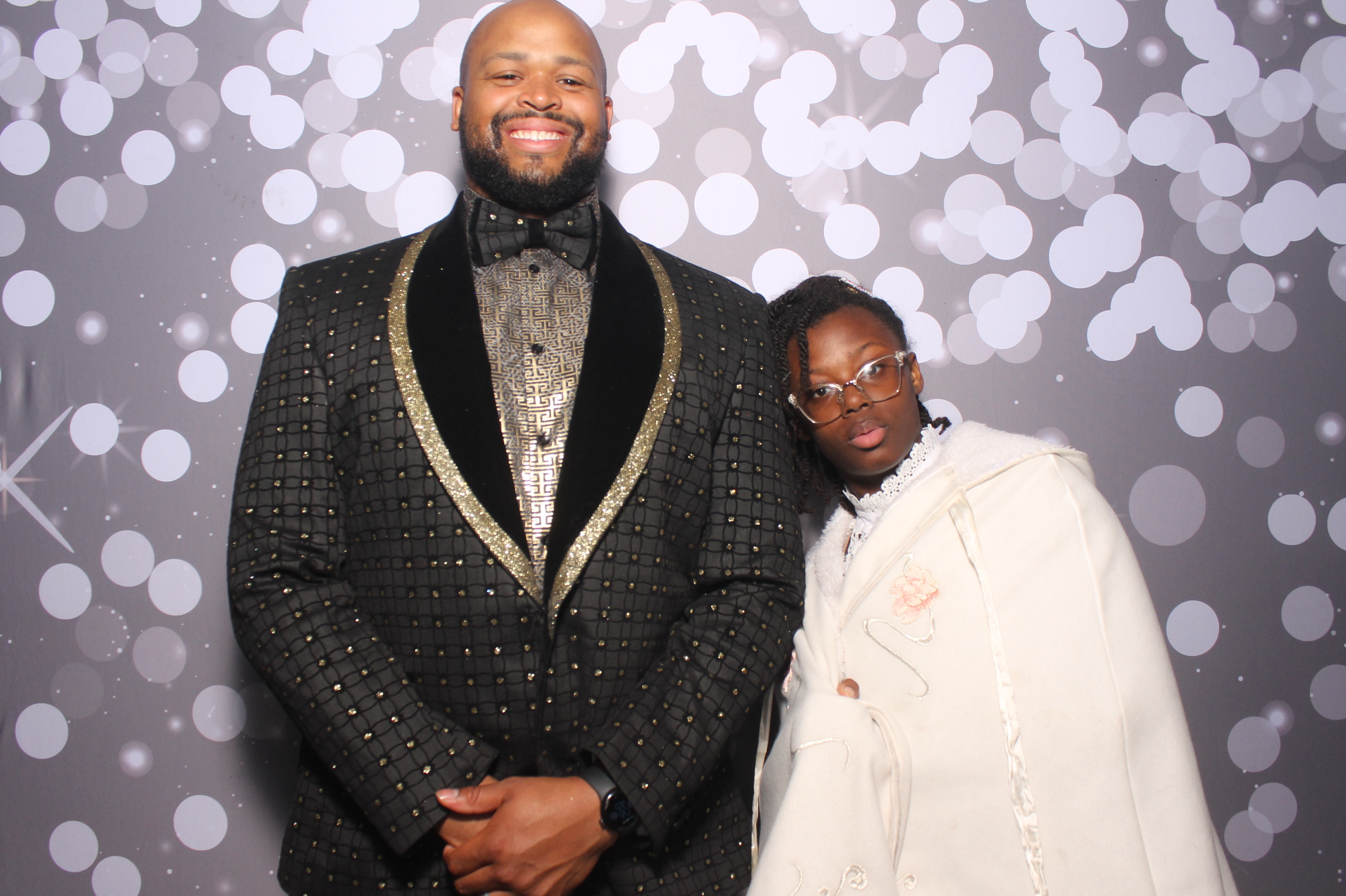 Father Daughter Cupcake Prom | View more photos from the event at gallery.photoboothcincy.com/u/PhotoBoothCincy/Father-Daughter-Cupcake-Prom-1