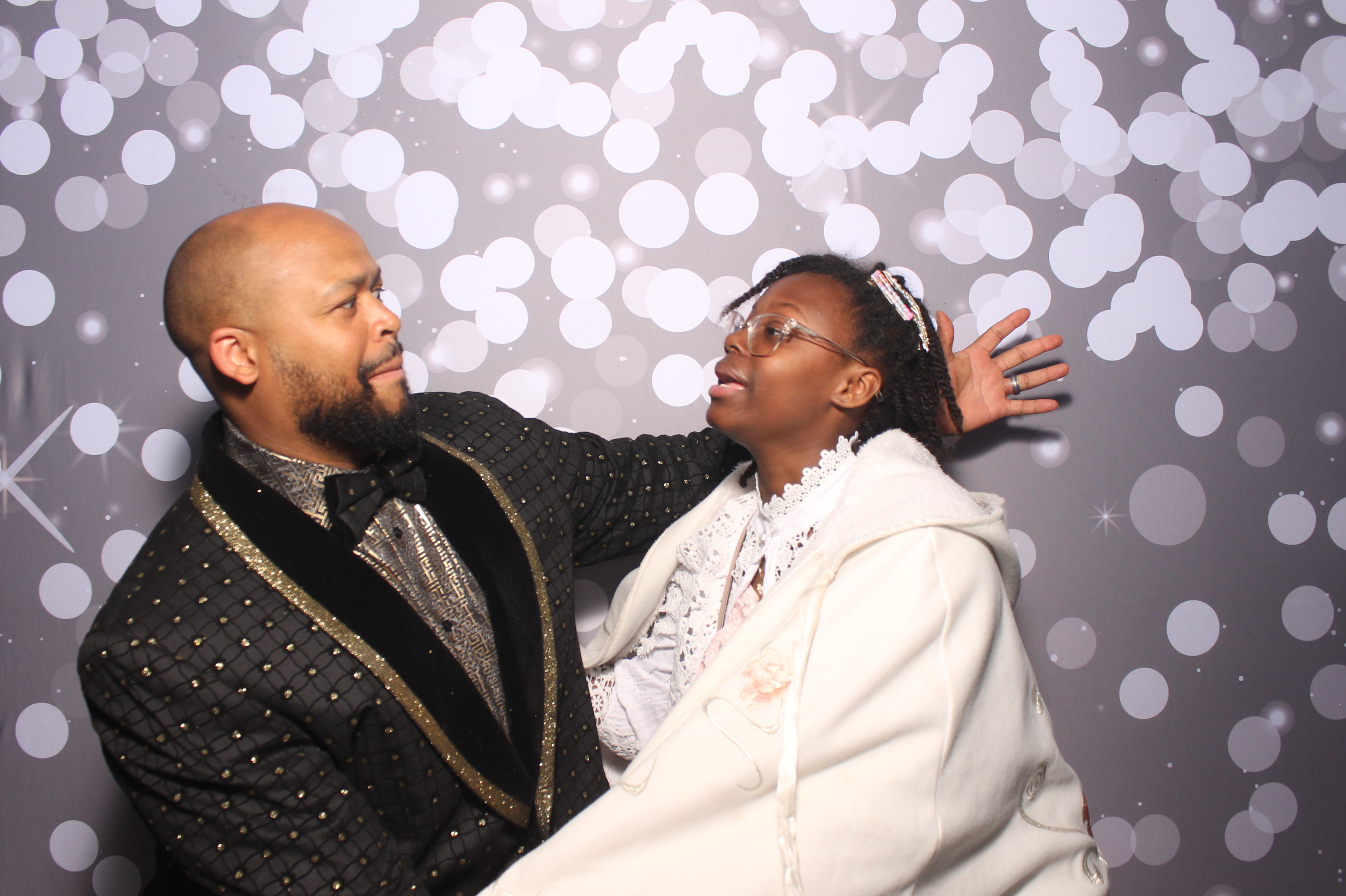 Father Daughter Cupcake Prom | View more photos from the event at gallery.photoboothcincy.com/u/PhotoBoothCincy/Father-Daughter-Cupcake-Prom-1
