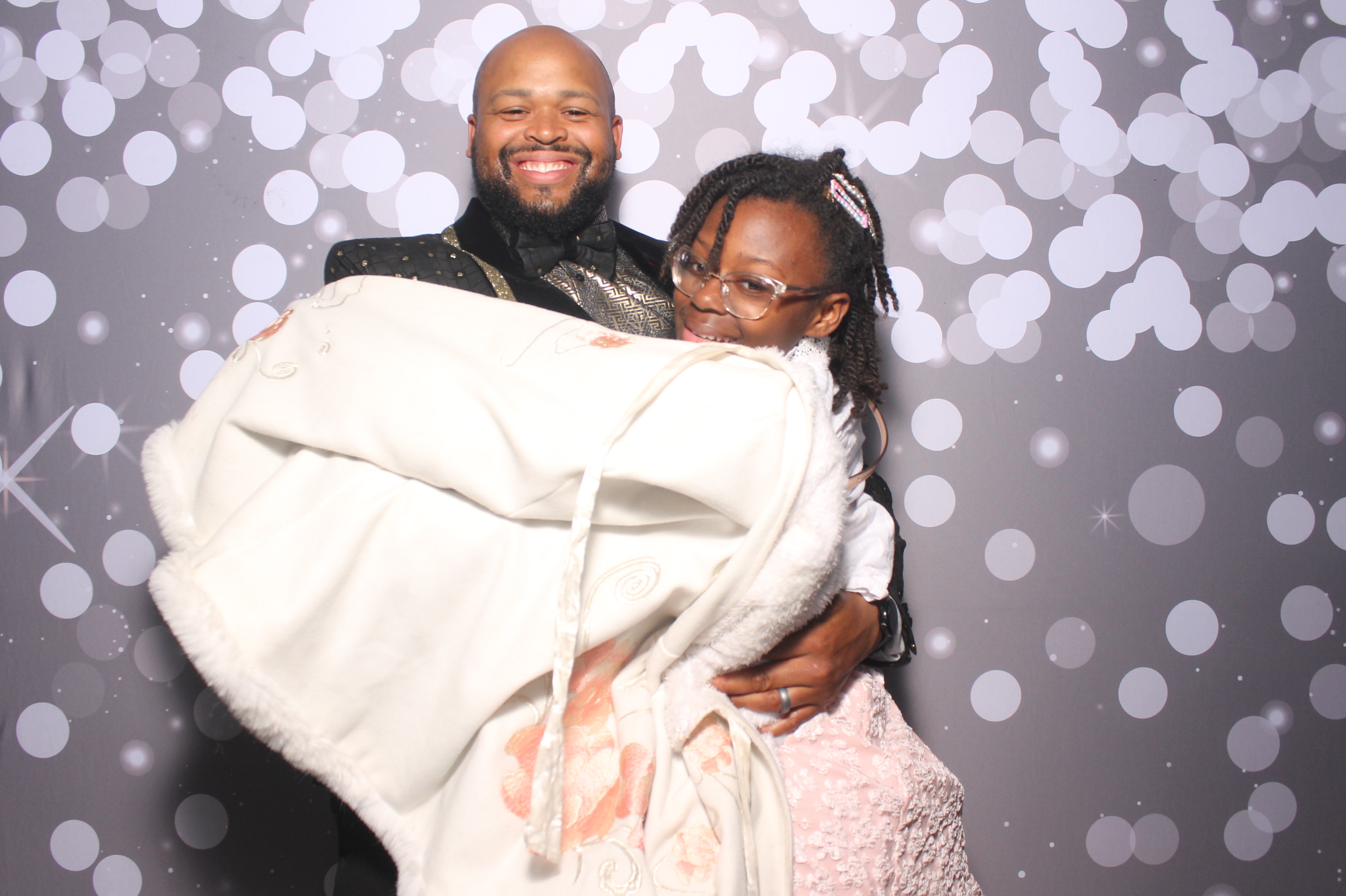 Father Daughter Cupcake Prom | View more photos from the event at gallery.photoboothcincy.com/u/PhotoBoothCincy/Father-Daughter-Cupcake-Prom-1
