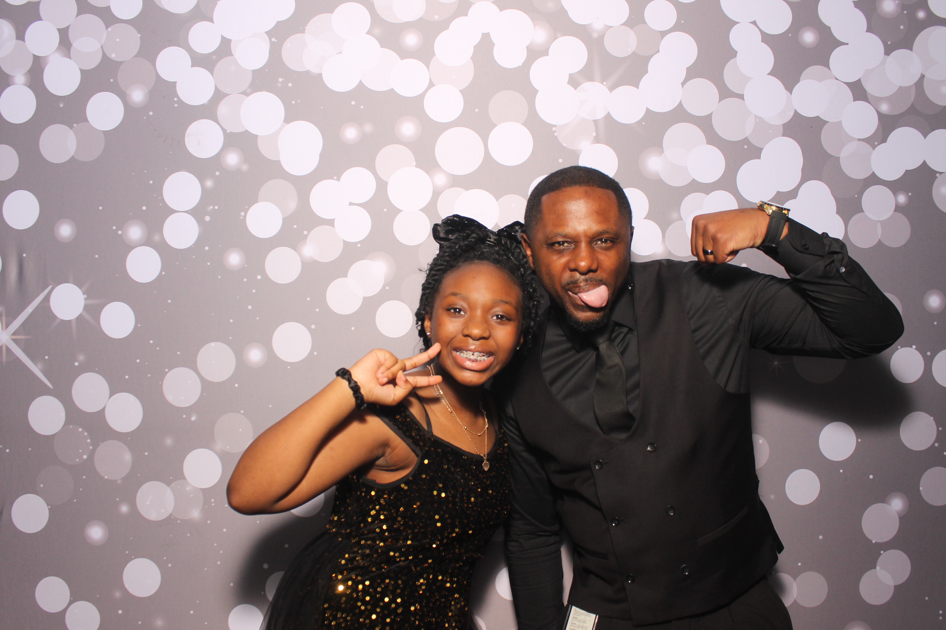 Father Daughter Cupcake Prom | View more photos from the event at gallery.photoboothcincy.com/u/PhotoBoothCincy/Father-Daughter-Cupcake-Prom-1