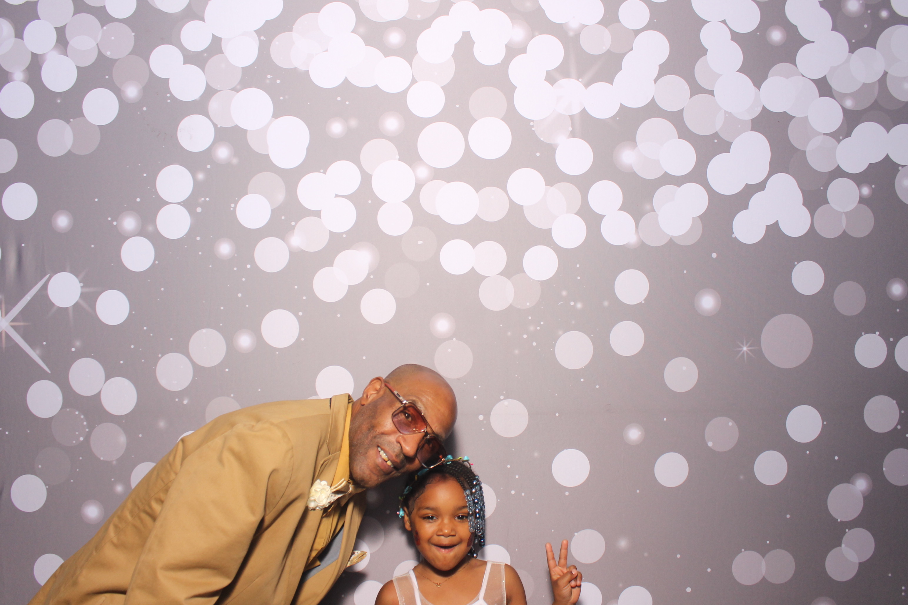 Father Daughter Cupcake Prom | View more photos from the event at gallery.photoboothcincy.com/u/PhotoBoothCincy/Father-Daughter-Cupcake-Prom-1