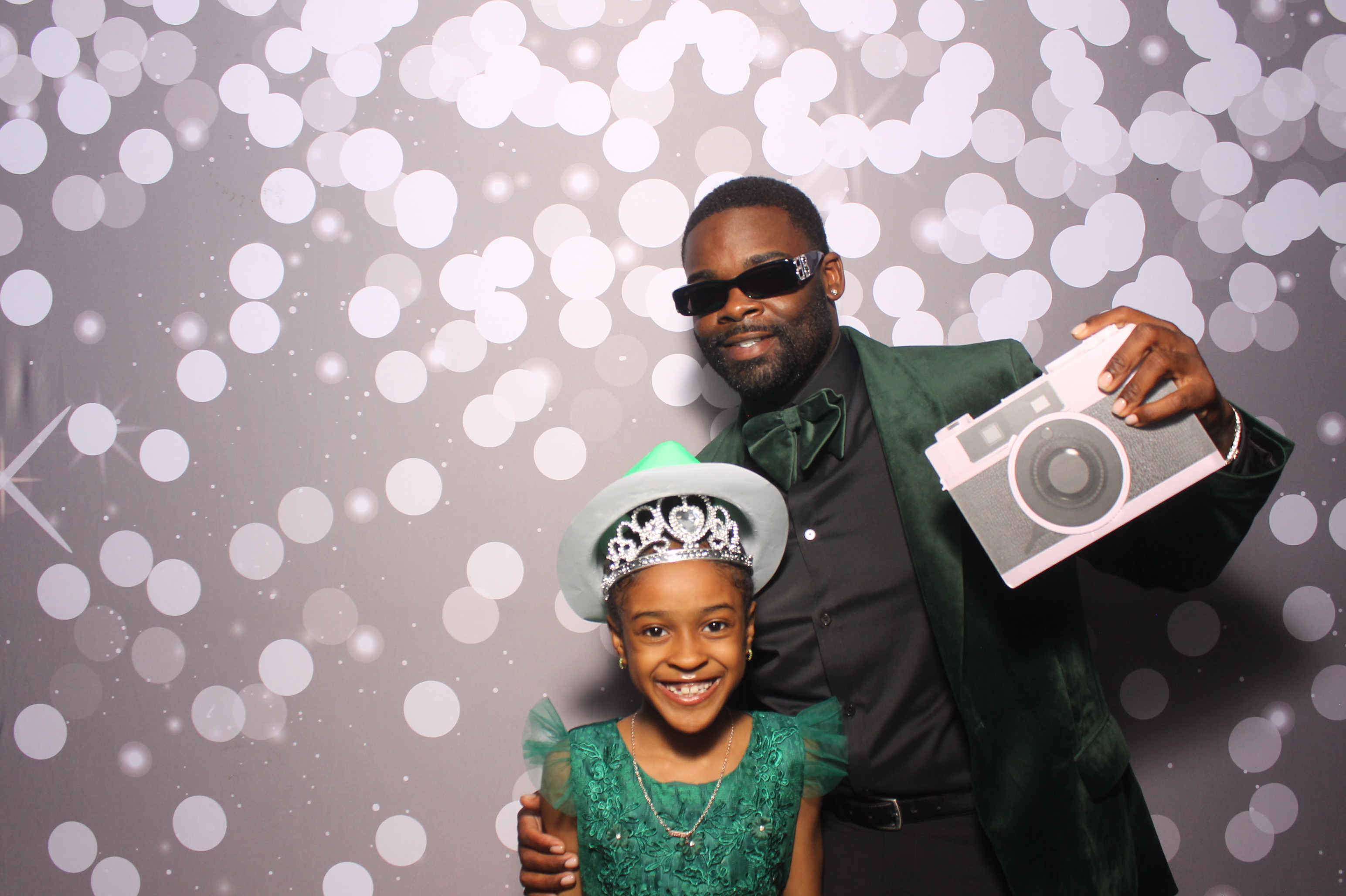 Father Daughter Cupcake Prom | View more photos from the event at gallery.photoboothcincy.com/u/PhotoBoothCincy/Father-Daughter-Cupcake-Prom-1