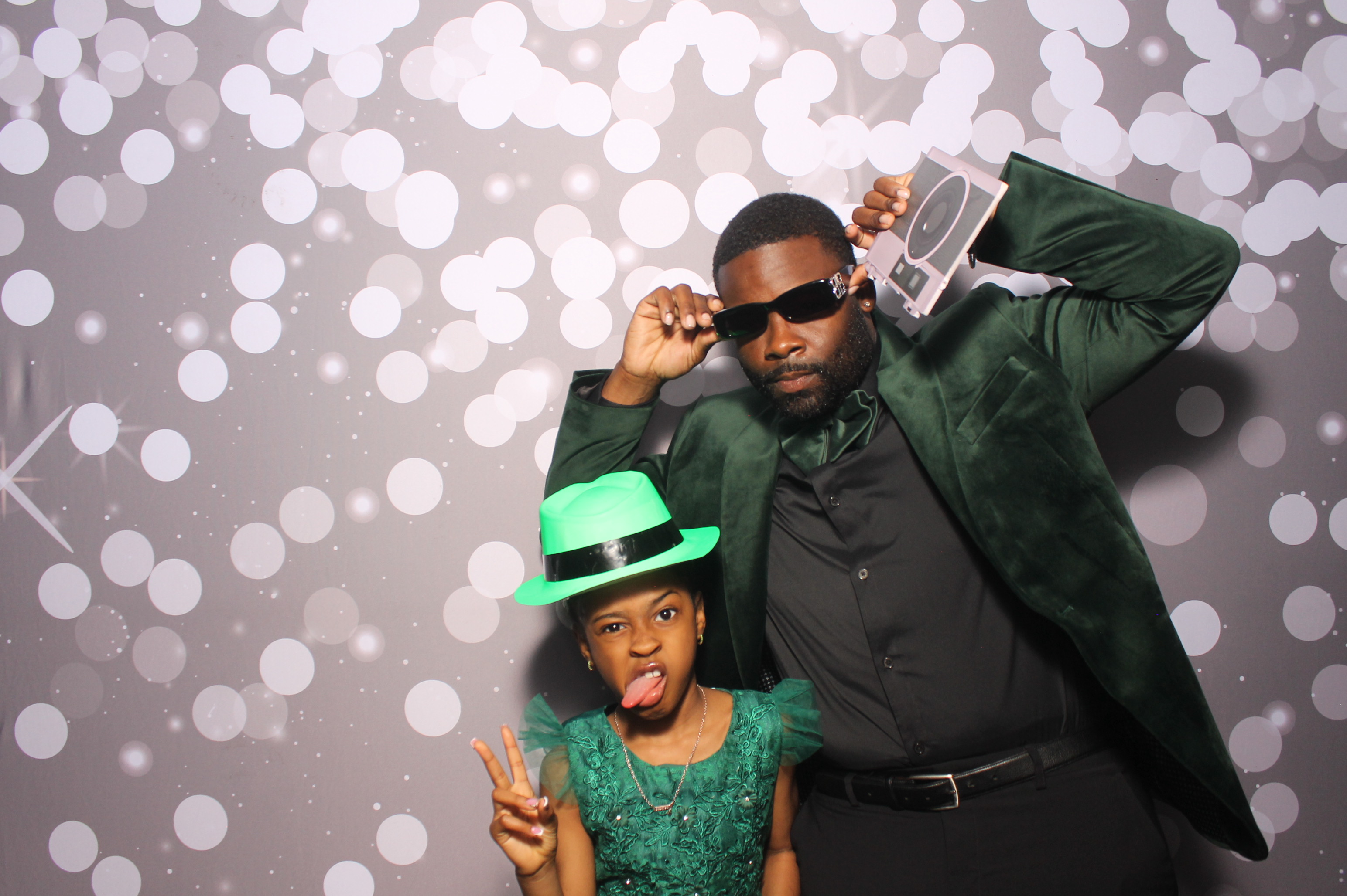 Father Daughter Cupcake Prom | View more photos from the event at gallery.photoboothcincy.com/u/PhotoBoothCincy/Father-Daughter-Cupcake-Prom-1