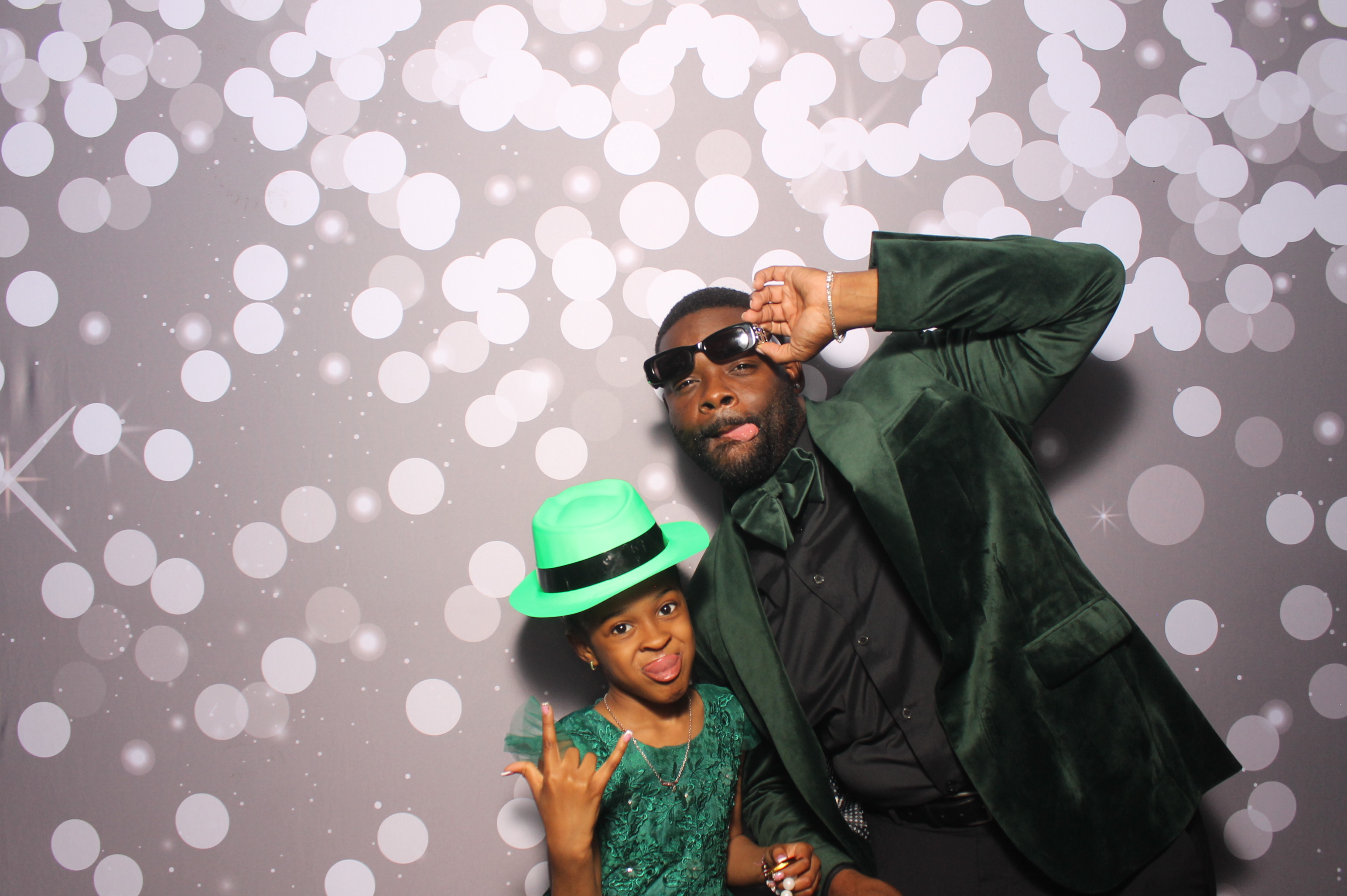 Father Daughter Cupcake Prom | View more photos from the event at gallery.photoboothcincy.com/u/PhotoBoothCincy/Father-Daughter-Cupcake-Prom-1