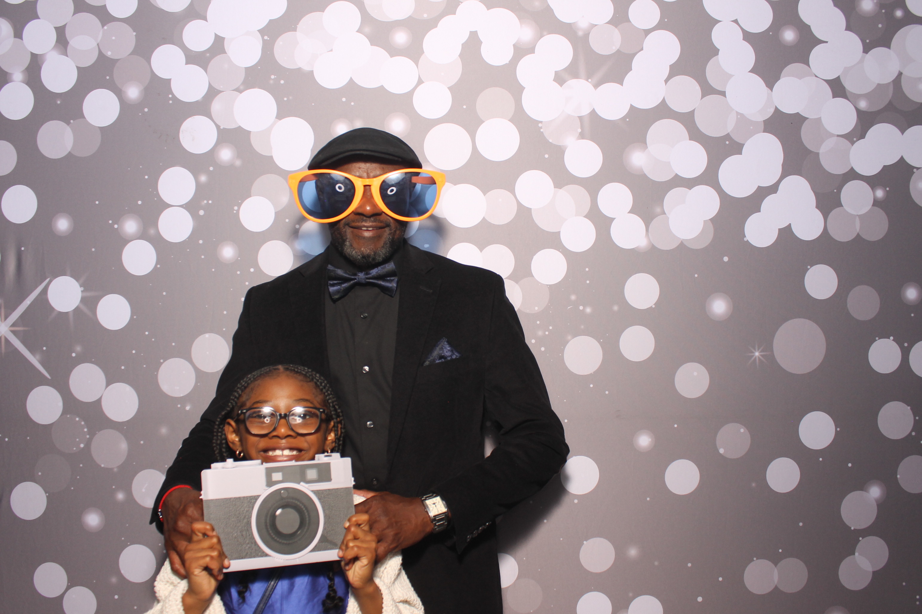 Father Daughter Cupcake Prom | View more photos from the event at gallery.photoboothcincy.com/u/PhotoBoothCincy/Father-Daughter-Cupcake-Prom-1