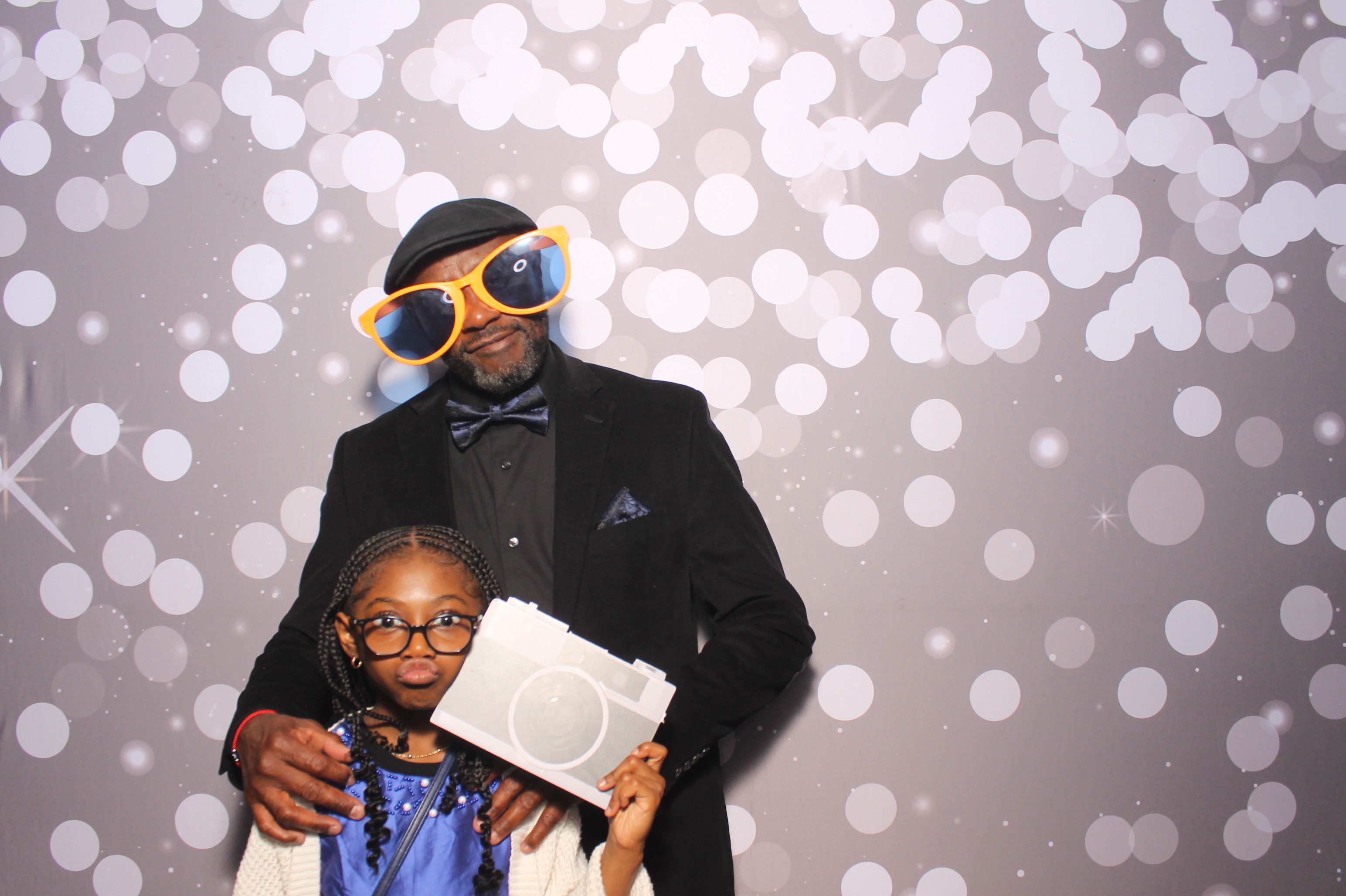 Father Daughter Cupcake Prom | View more photos from the event at gallery.photoboothcincy.com/u/PhotoBoothCincy/Father-Daughter-Cupcake-Prom-1