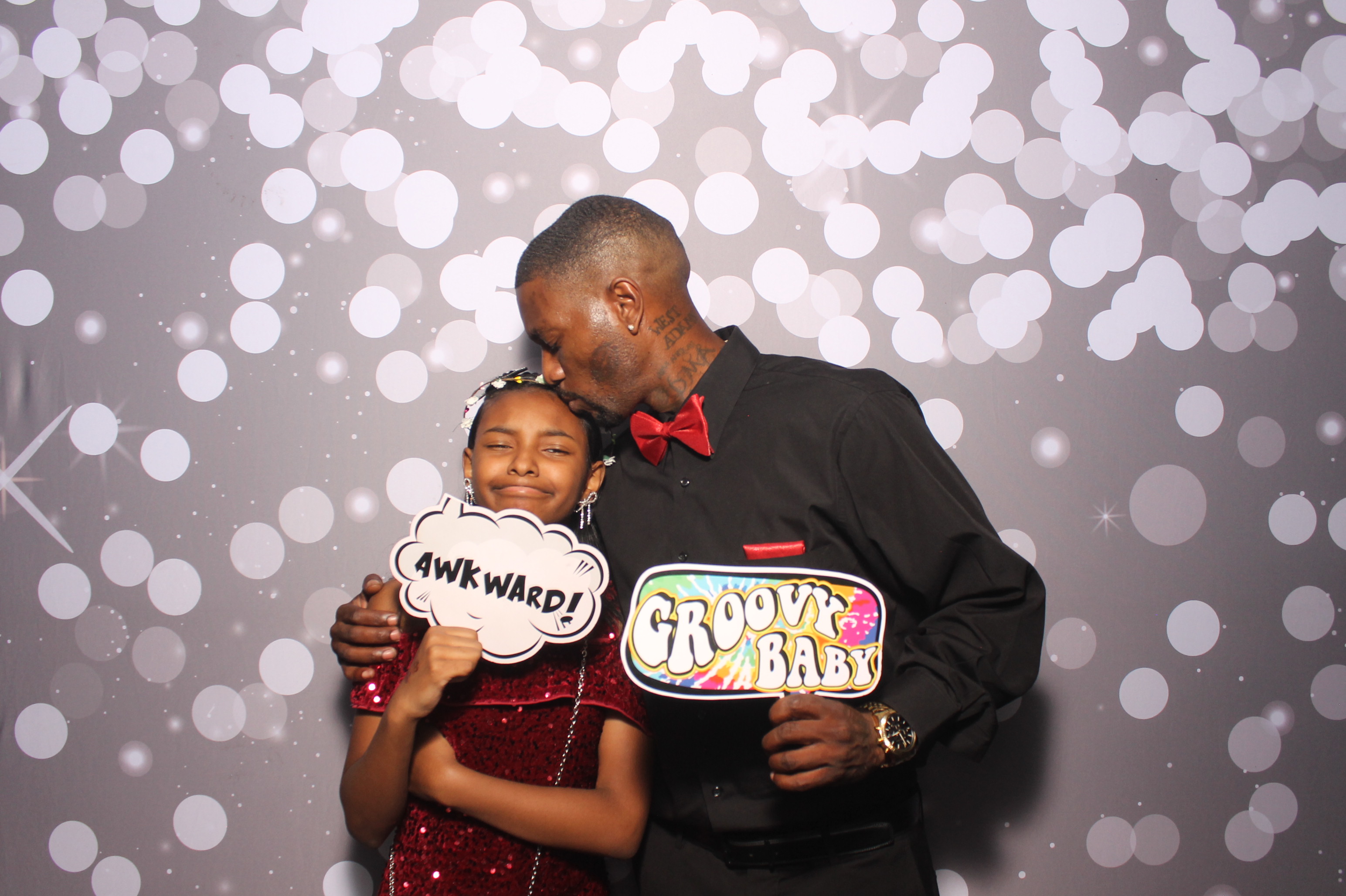 Father Daughter Cupcake Prom | View more photos from the event at gallery.photoboothcincy.com/u/PhotoBoothCincy/Father-Daughter-Cupcake-Prom-1