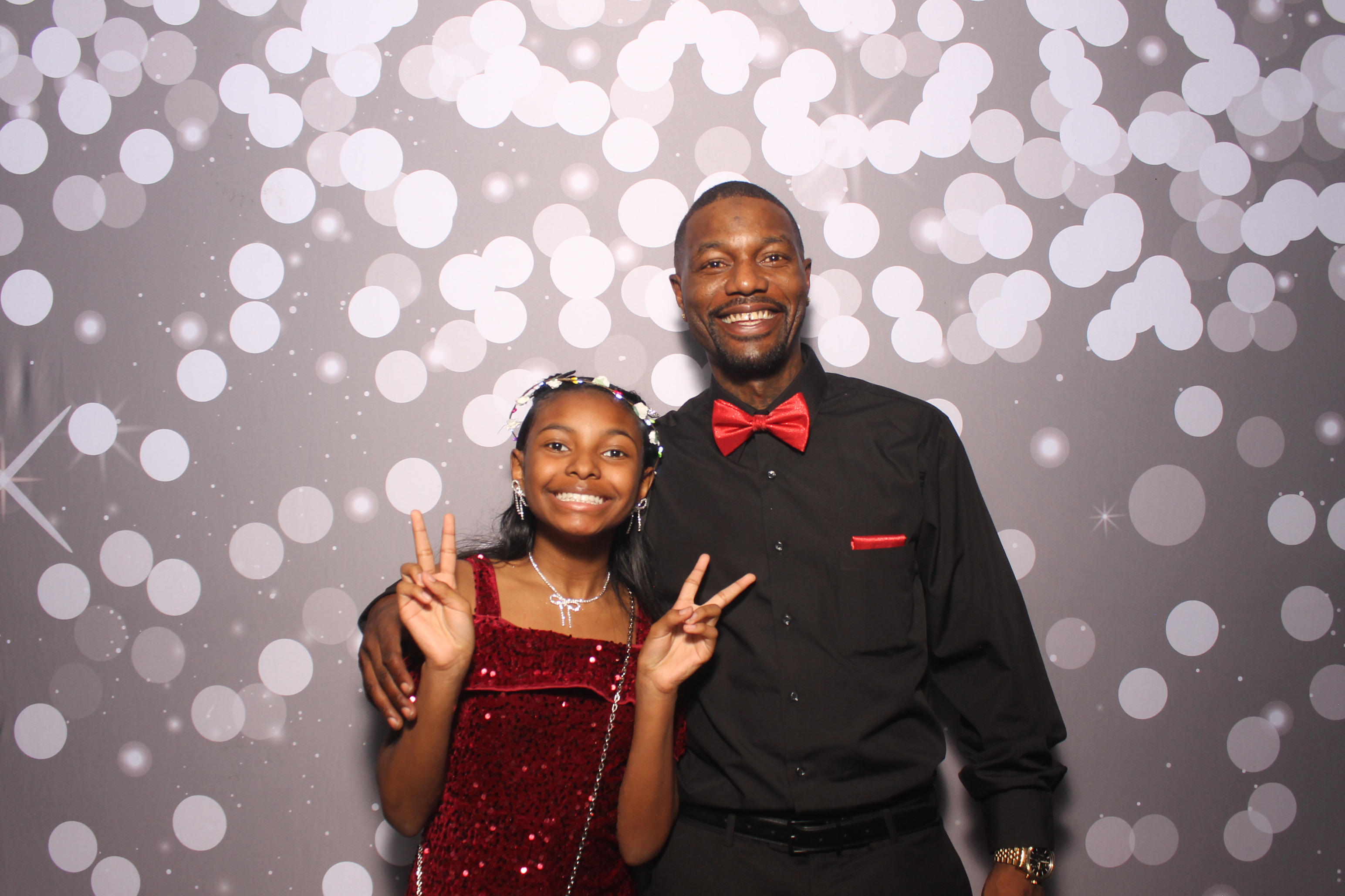 Father Daughter Cupcake Prom | View more photos from the event at gallery.photoboothcincy.com/u/PhotoBoothCincy/Father-Daughter-Cupcake-Prom-1