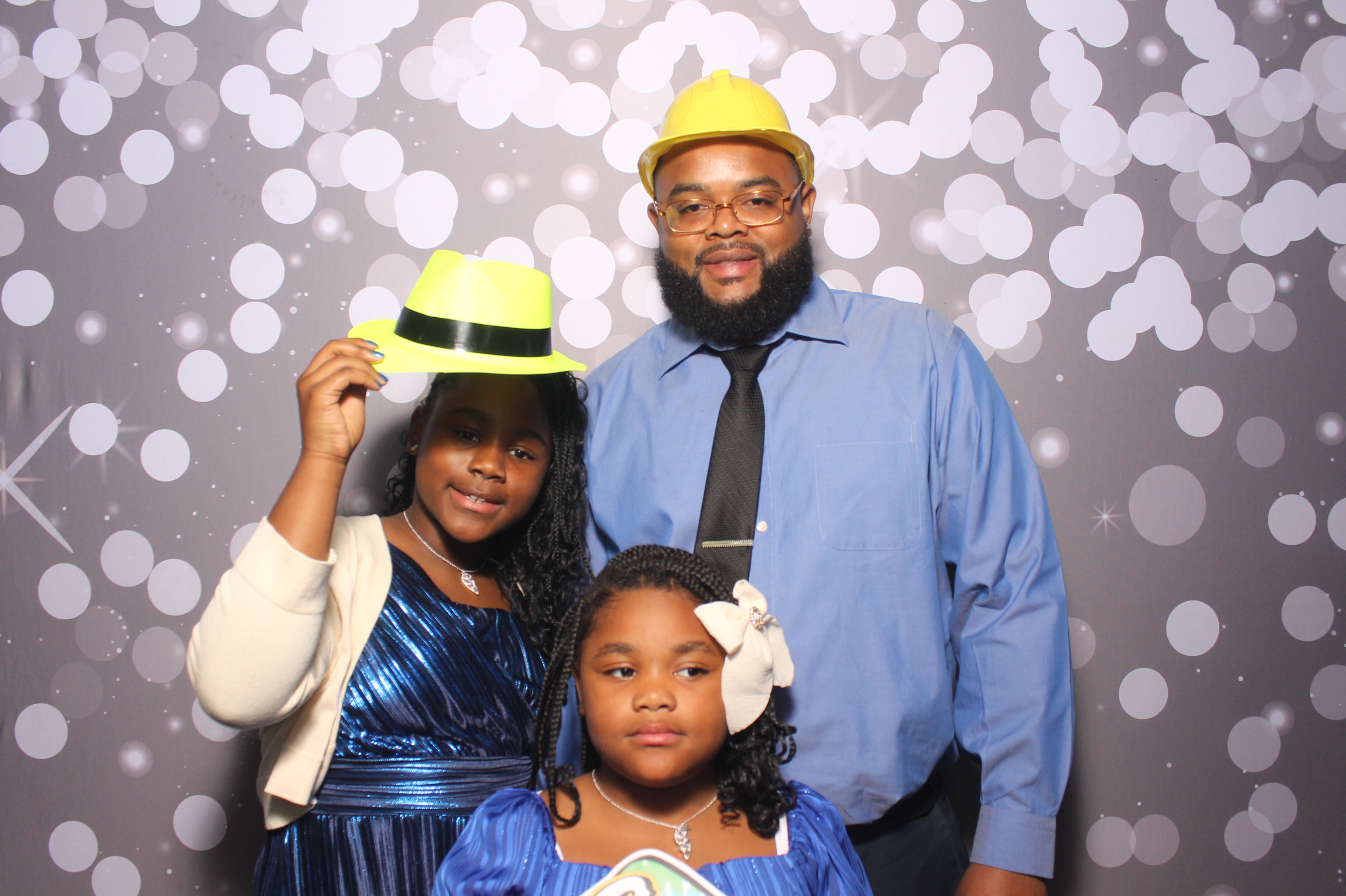 Father Daughter Cupcake Prom | View more photos from the event at gallery.photoboothcincy.com/u/PhotoBoothCincy/Father-Daughter-Cupcake-Prom-1