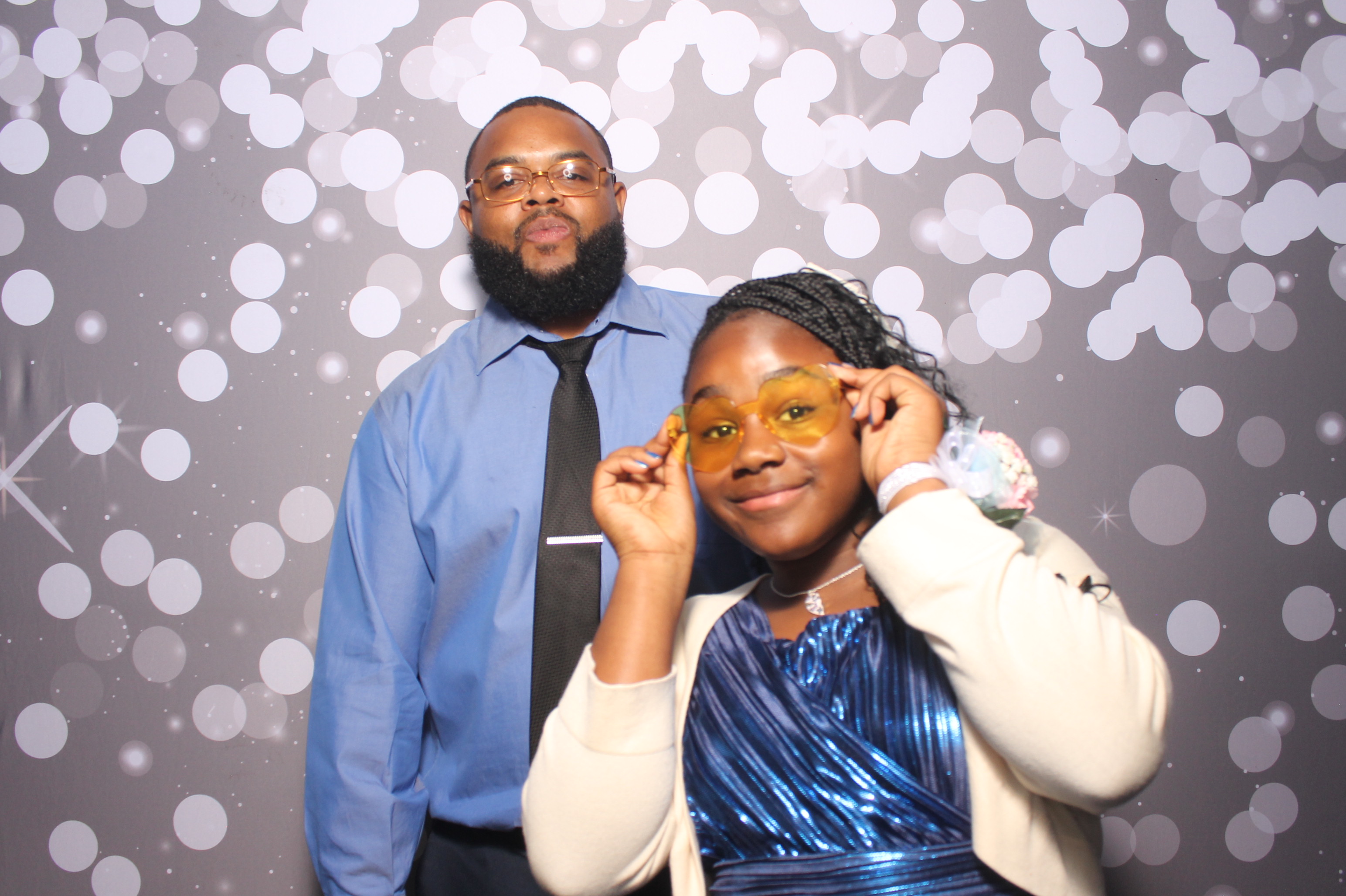 Father Daughter Cupcake Prom | View more photos from the event at gallery.photoboothcincy.com/u/PhotoBoothCincy/Father-Daughter-Cupcake-Prom-1