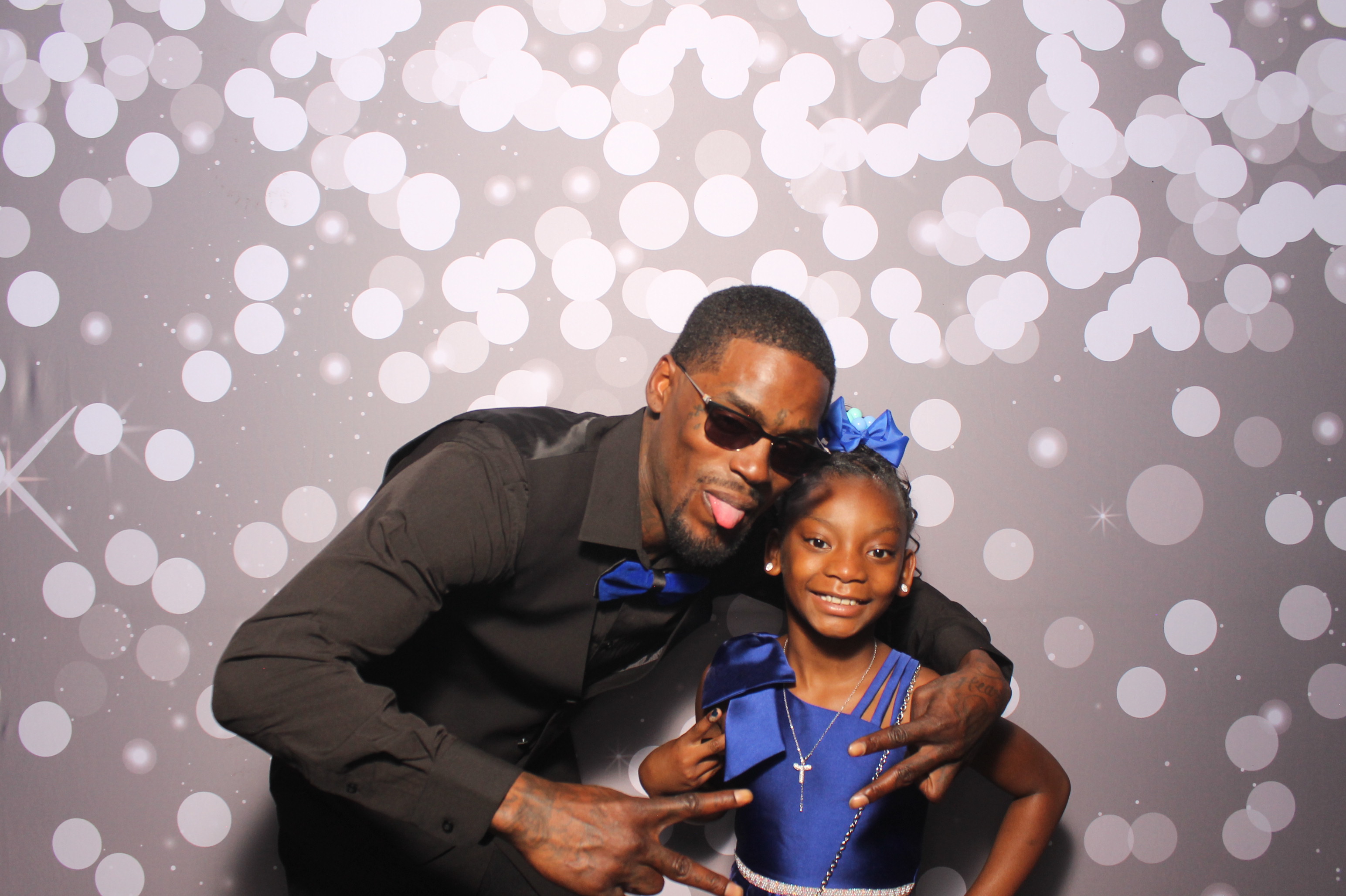 Father Daughter Cupcake Prom | View more photos from the event at gallery.photoboothcincy.com/u/PhotoBoothCincy/Father-Daughter-Cupcake-Prom-1