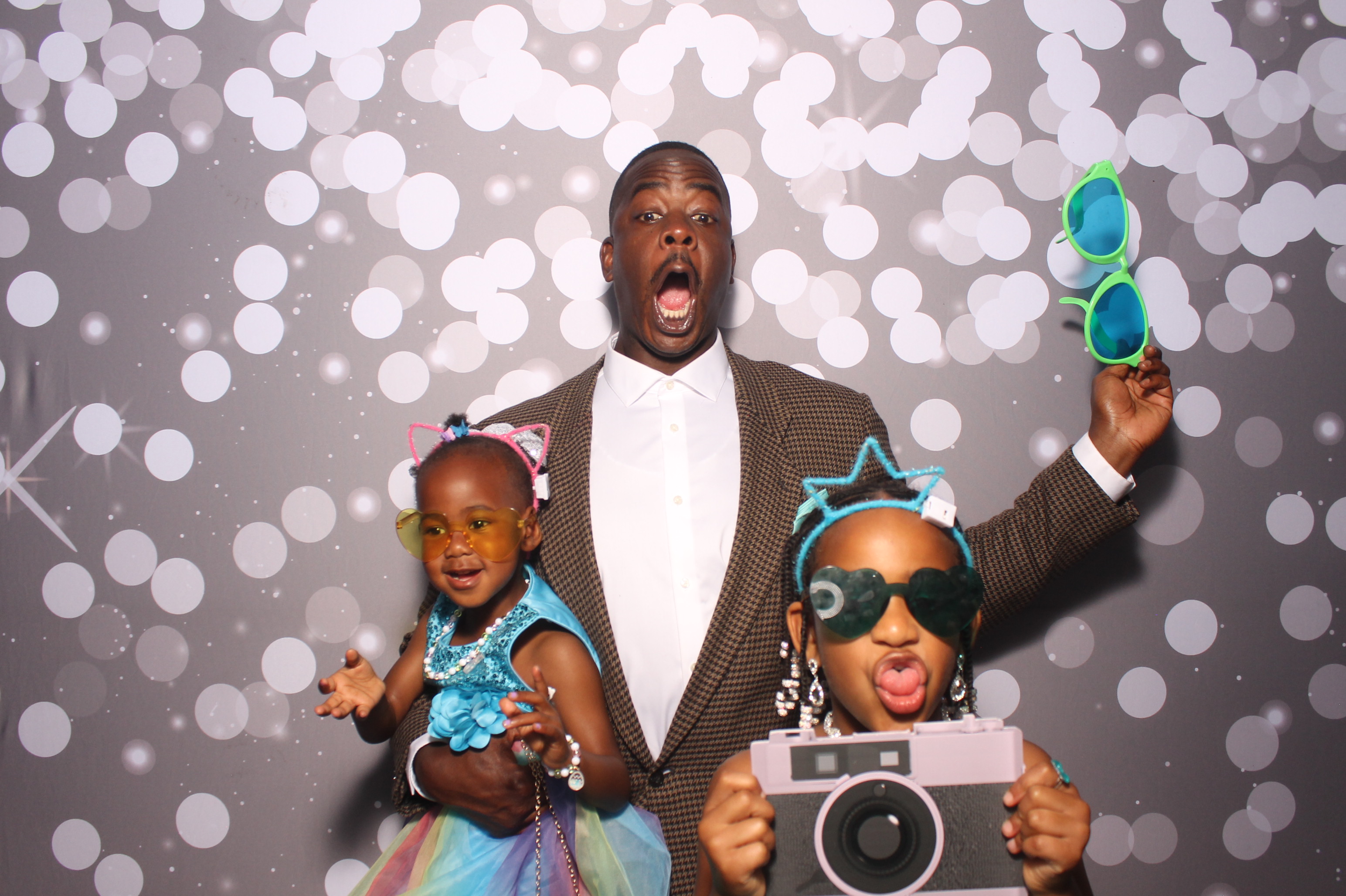Father Daughter Cupcake Prom | View more photos from the event at gallery.photoboothcincy.com/u/PhotoBoothCincy/Father-Daughter-Cupcake-Prom-1