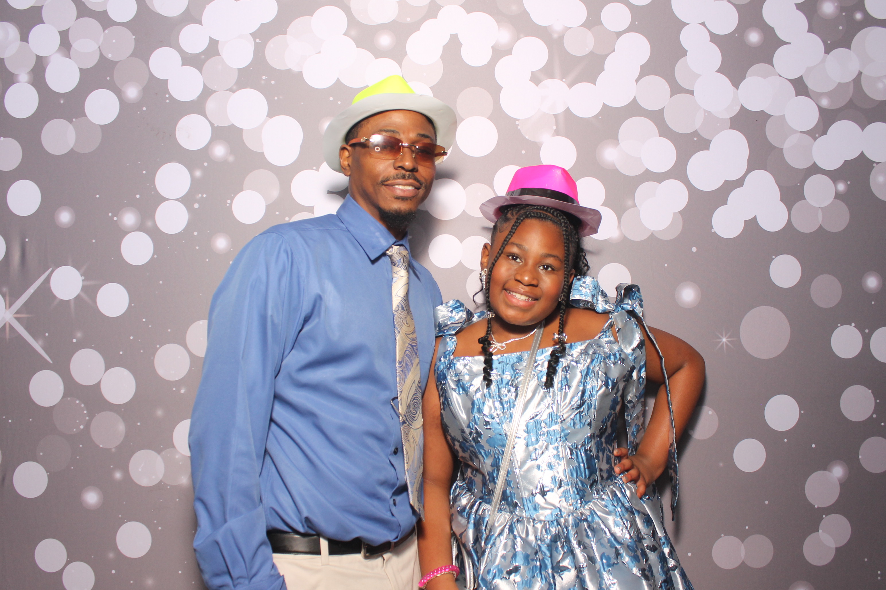 Father Daughter Cupcake Prom | View more photos from the event at gallery.photoboothcincy.com/u/PhotoBoothCincy/Father-Daughter-Cupcake-Prom-1