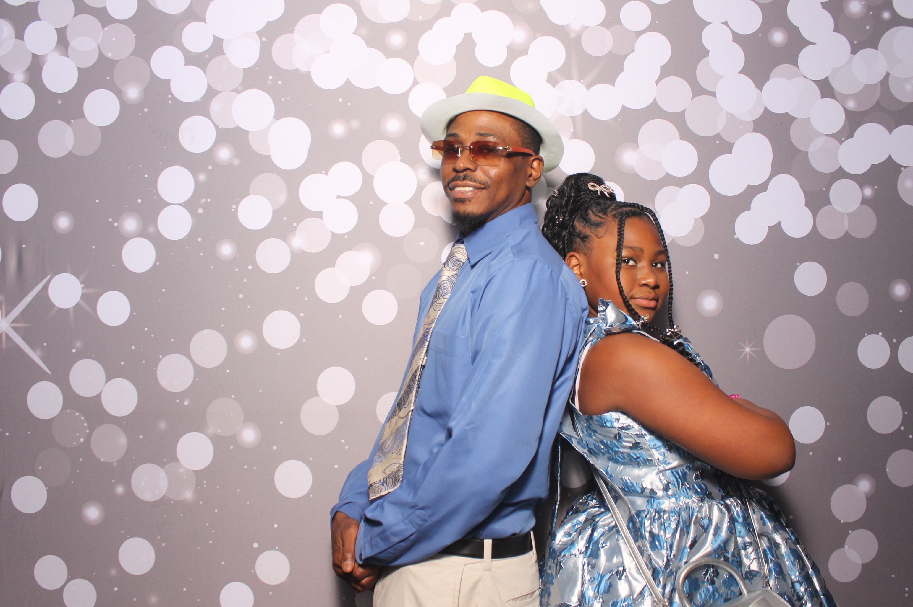 Father Daughter Cupcake Prom | View more photos from the event at gallery.photoboothcincy.com/u/PhotoBoothCincy/Father-Daughter-Cupcake-Prom-1