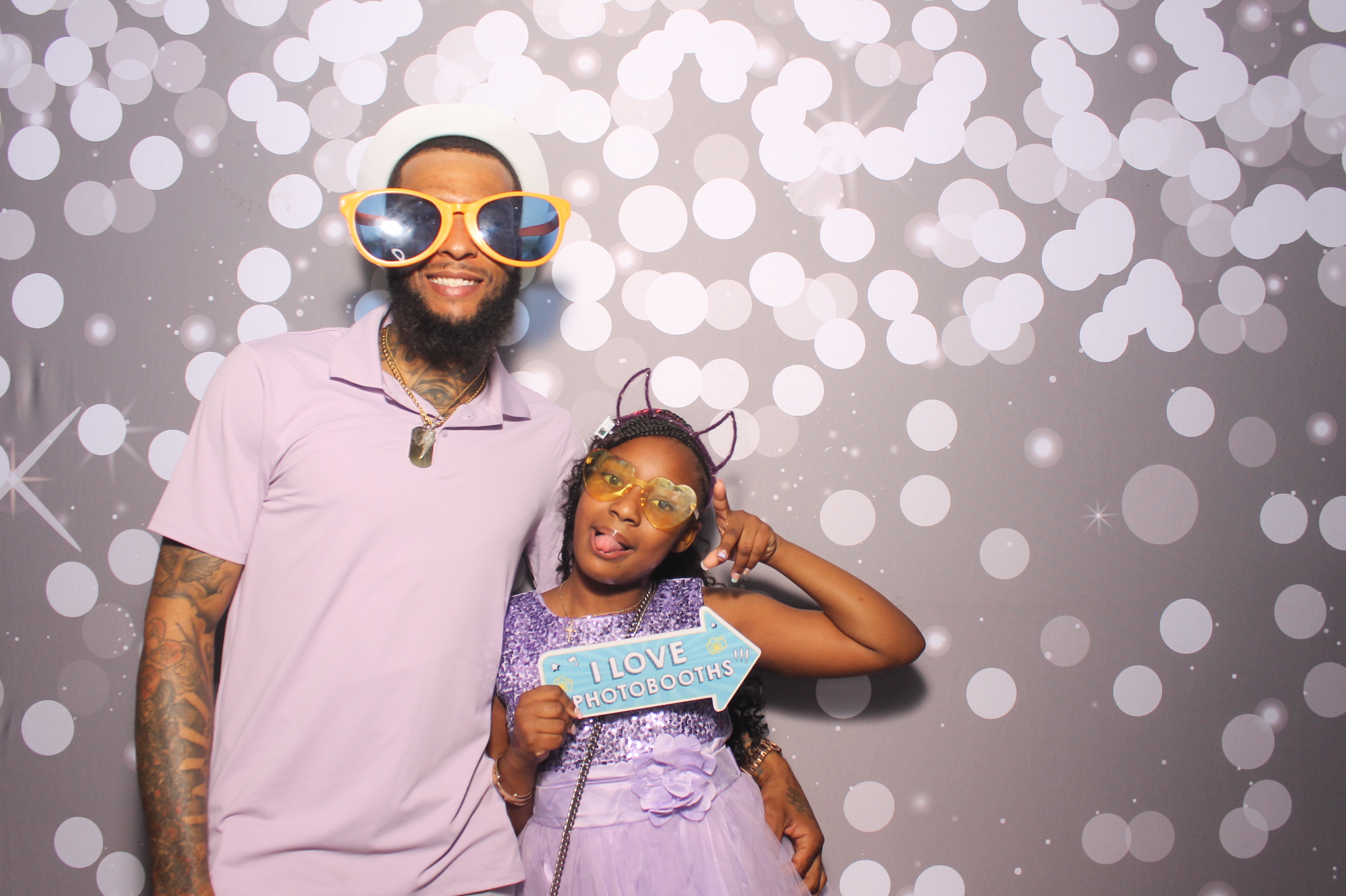 Father Daughter Cupcake Prom | View more photos from the event at gallery.photoboothcincy.com/u/PhotoBoothCincy/Father-Daughter-Cupcake-Prom-1