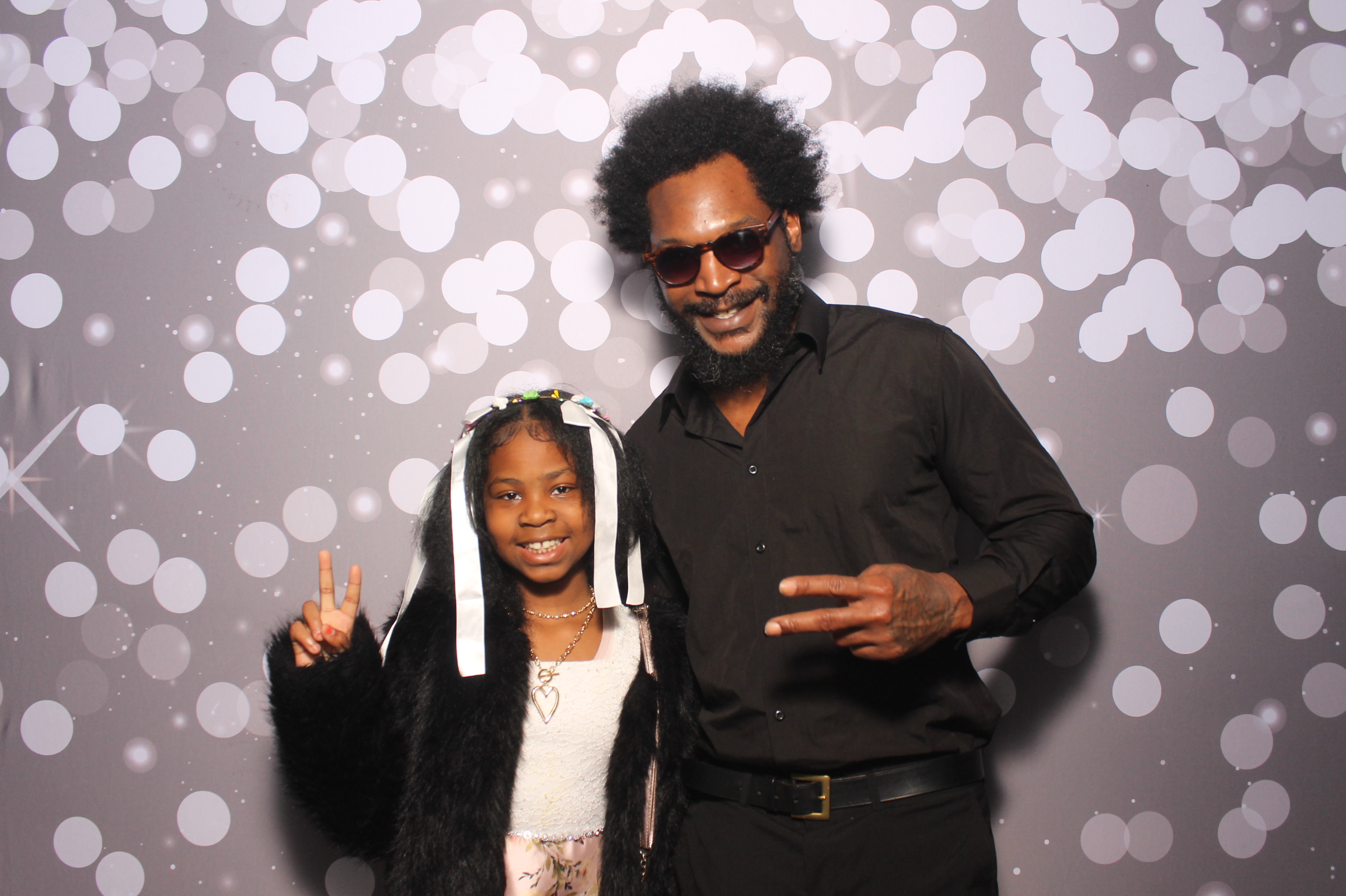 Father Daughter Cupcake Prom | View more photos from the event at gallery.photoboothcincy.com/u/PhotoBoothCincy/Father-Daughter-Cupcake-Prom-1