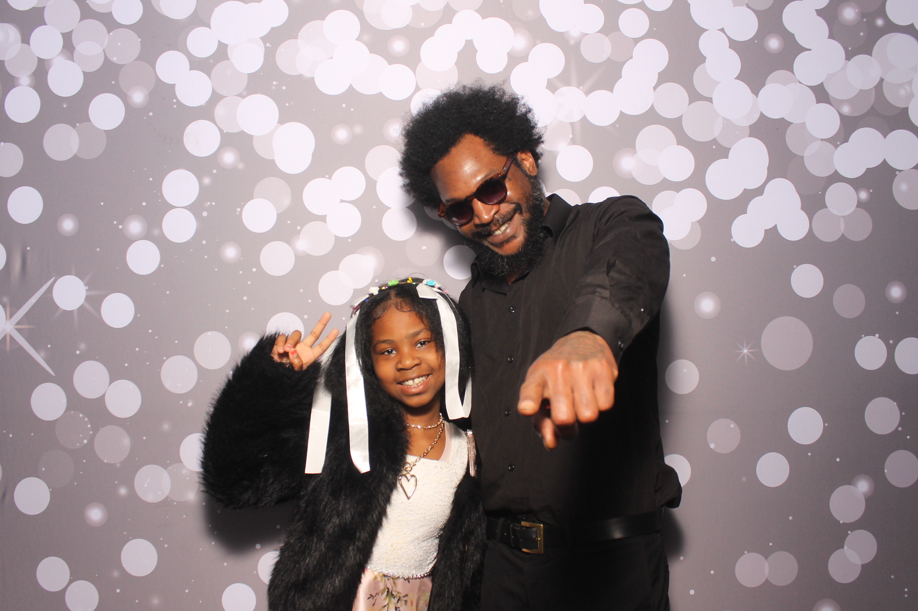 Father Daughter Cupcake Prom | View more photos from the event at gallery.photoboothcincy.com/u/PhotoBoothCincy/Father-Daughter-Cupcake-Prom-1