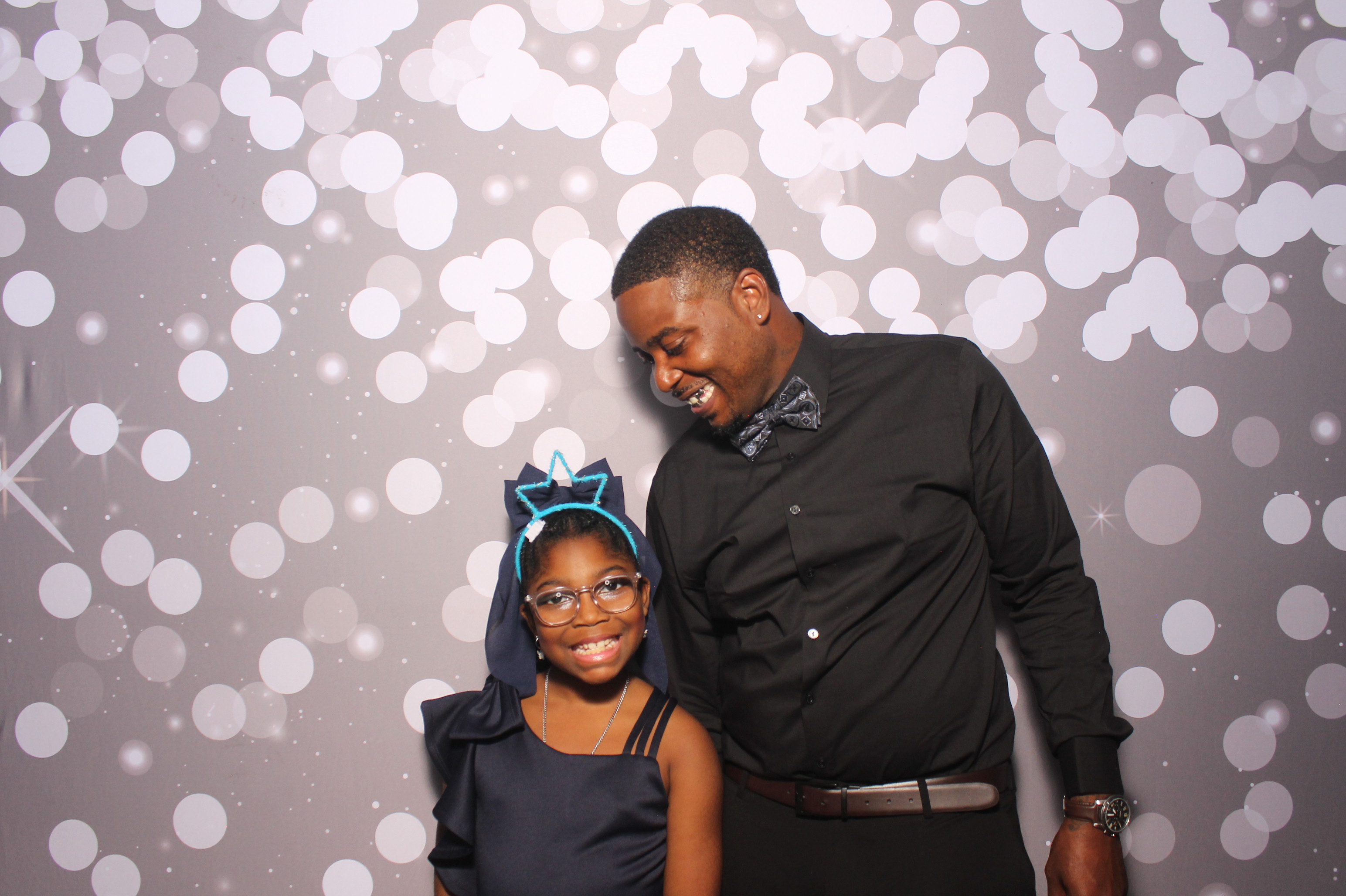 Father Daughter Cupcake Prom | View more photos from the event at gallery.photoboothcincy.com/u/PhotoBoothCincy/Father-Daughter-Cupcake-Prom-1
