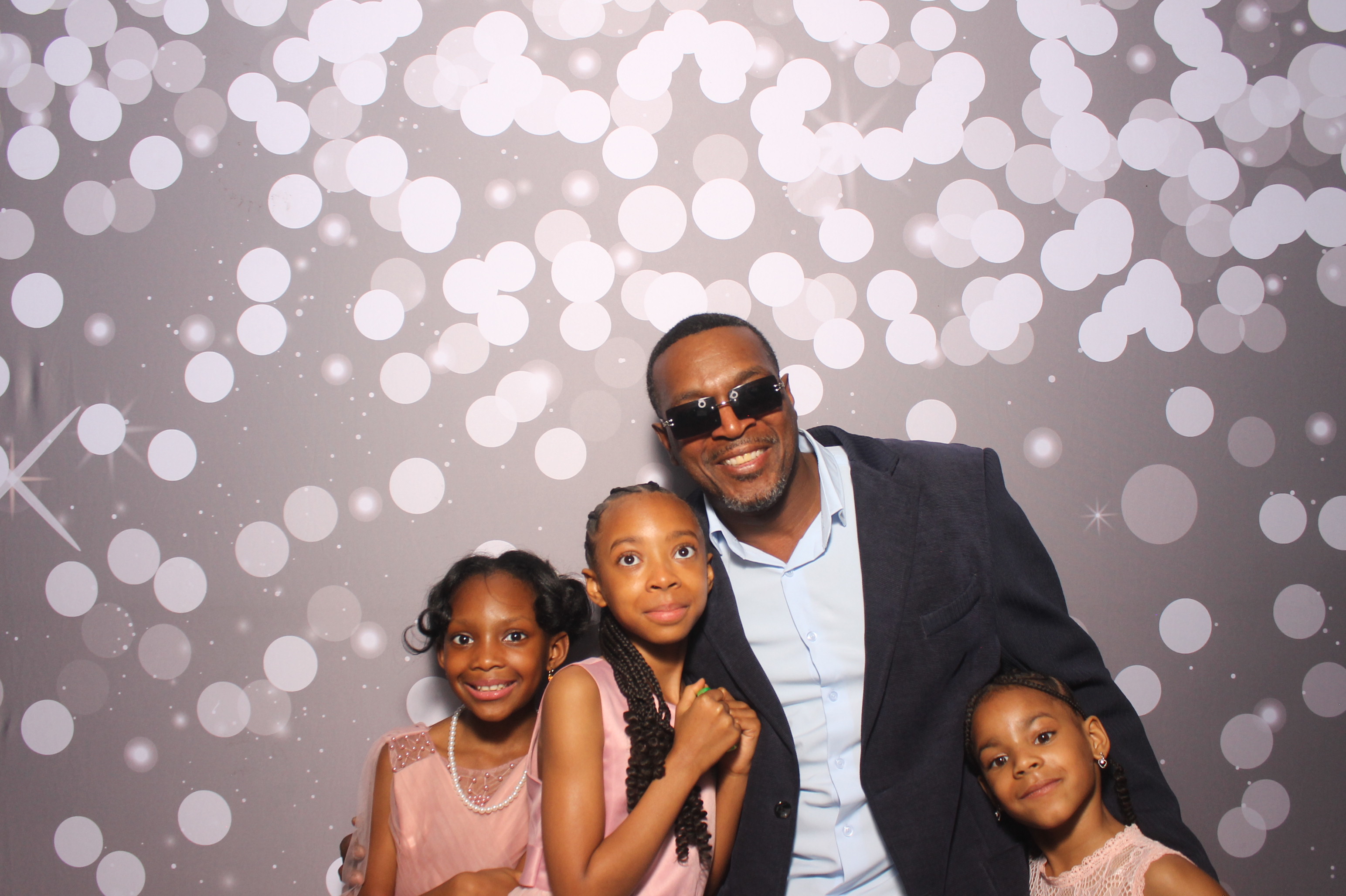 Father Daughter Cupcake Prom | View more photos from the event at gallery.photoboothcincy.com/u/PhotoBoothCincy/Father-Daughter-Cupcake-Prom-1