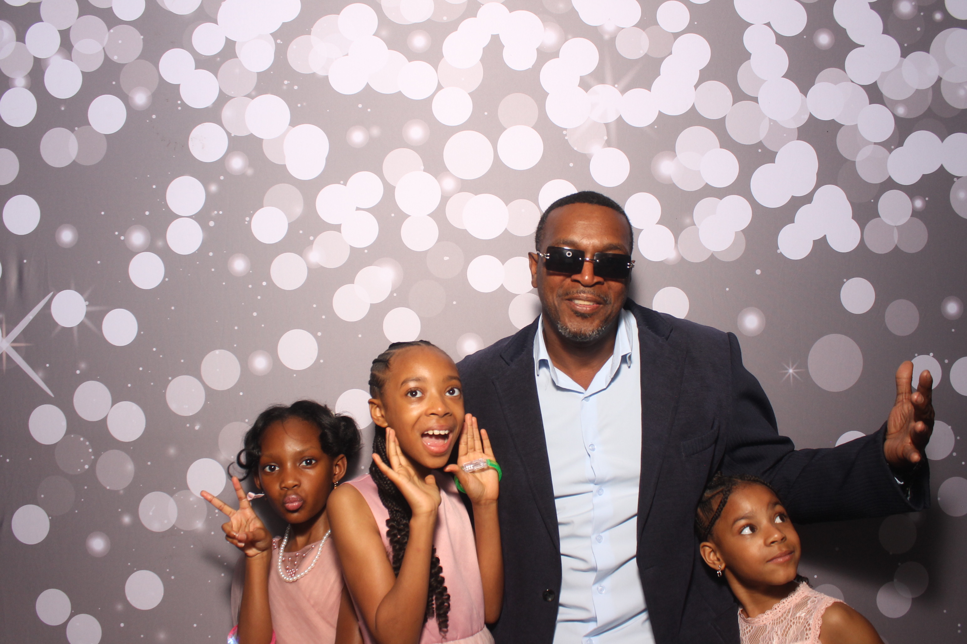Father Daughter Cupcake Prom | View more photos from the event at gallery.photoboothcincy.com/u/PhotoBoothCincy/Father-Daughter-Cupcake-Prom-1