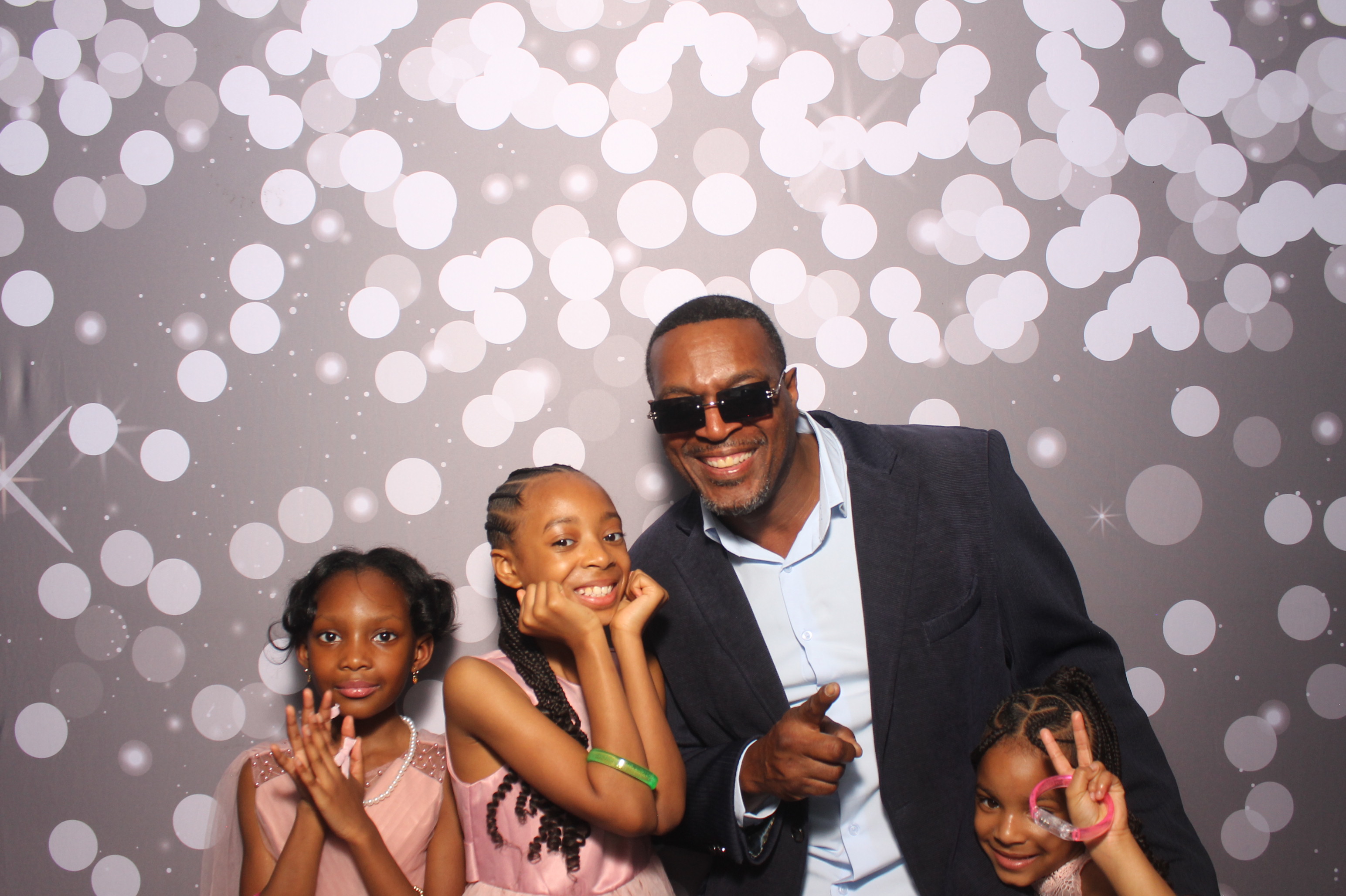 Father Daughter Cupcake Prom | View more photos from the event at gallery.photoboothcincy.com/u/PhotoBoothCincy/Father-Daughter-Cupcake-Prom-1