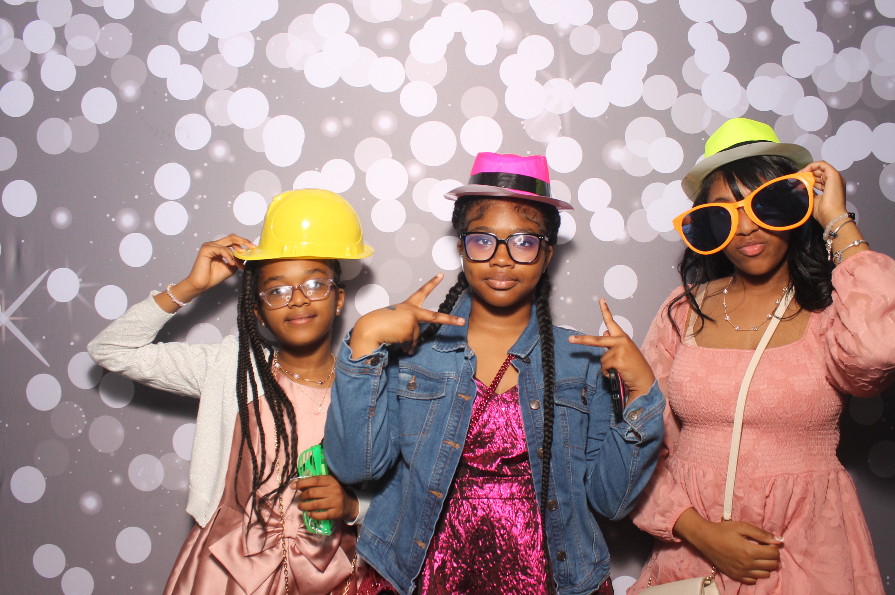 Father Daughter Cupcake Prom | View more photos from the event at gallery.photoboothcincy.com/u/PhotoBoothCincy/Father-Daughter-Cupcake-Prom-1