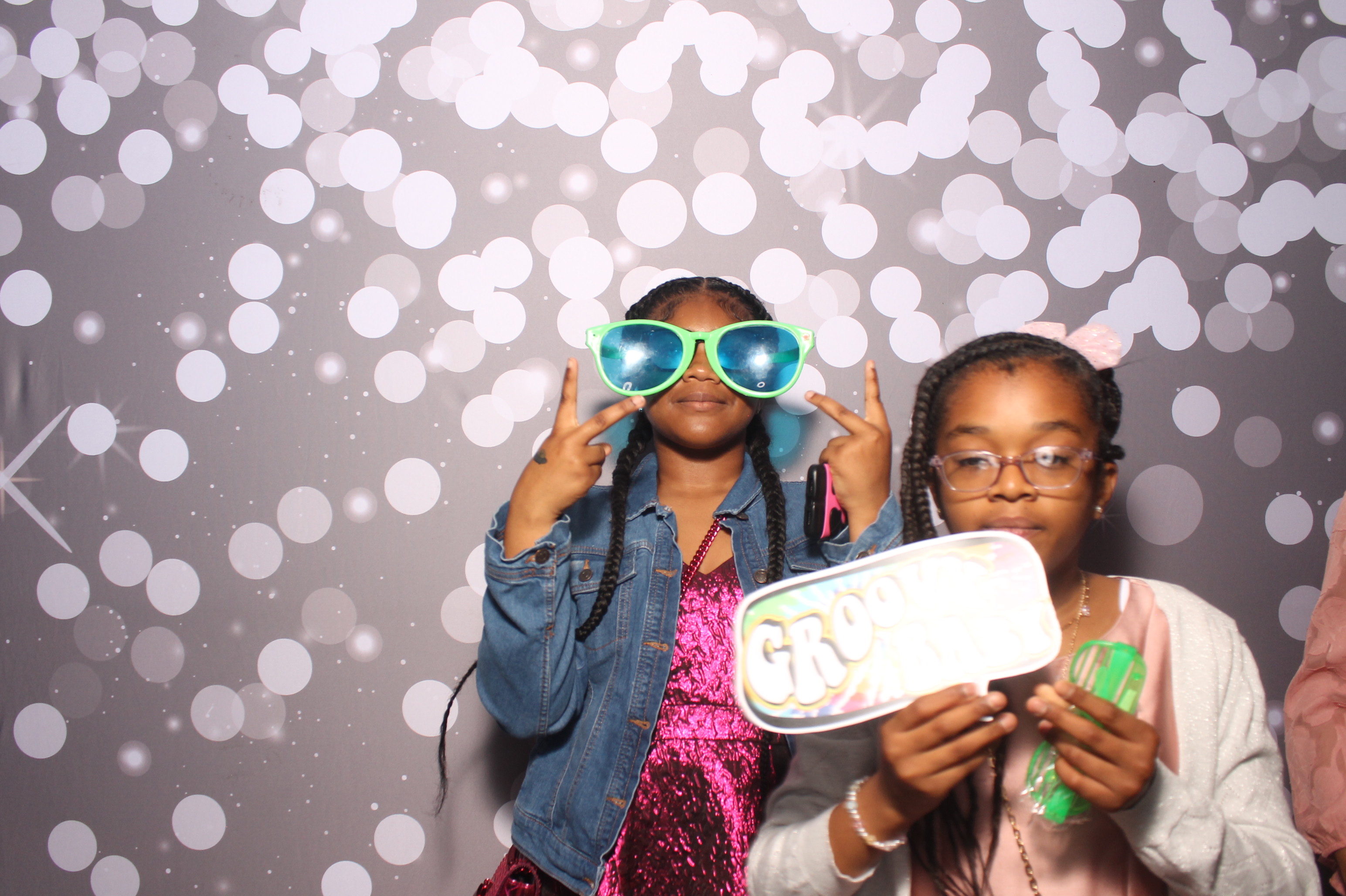 Father Daughter Cupcake Prom | View more photos from the event at gallery.photoboothcincy.com/u/PhotoBoothCincy/Father-Daughter-Cupcake-Prom-1