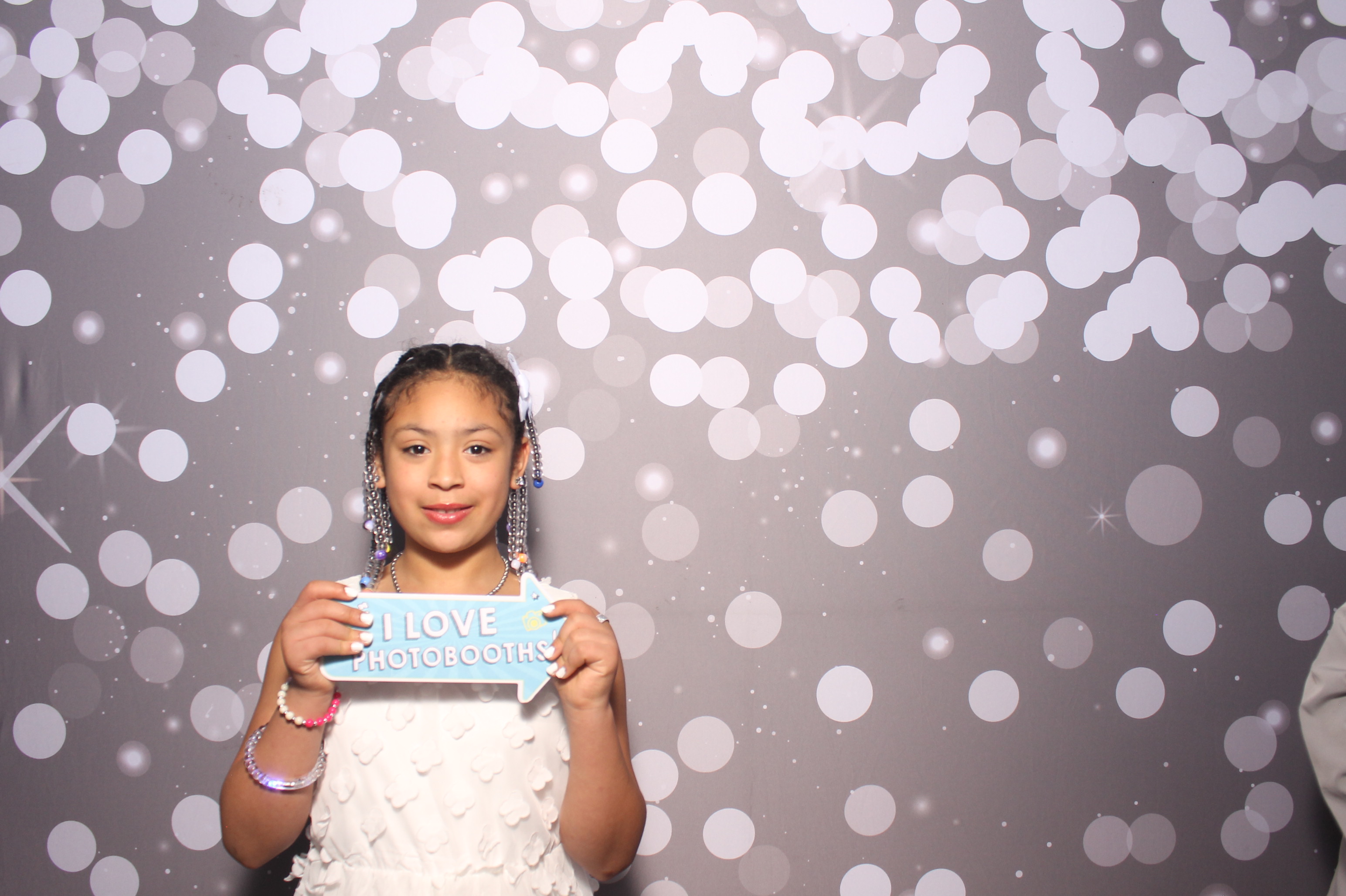 Father Daughter Cupcake Prom | View more photos from the event at gallery.photoboothcincy.com/u/PhotoBoothCincy/Father-Daughter-Cupcake-Prom-1